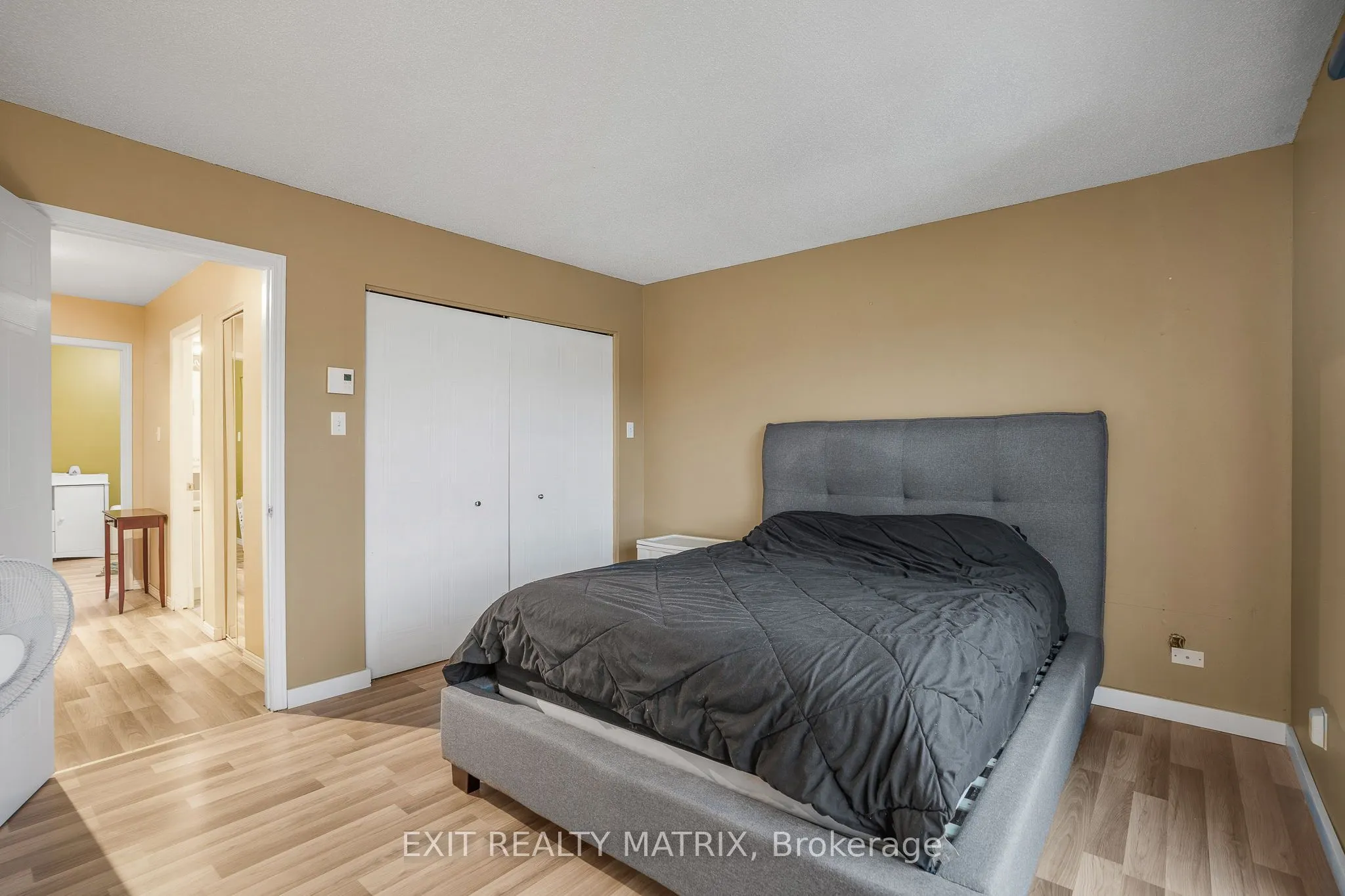 712 Nelson Street W