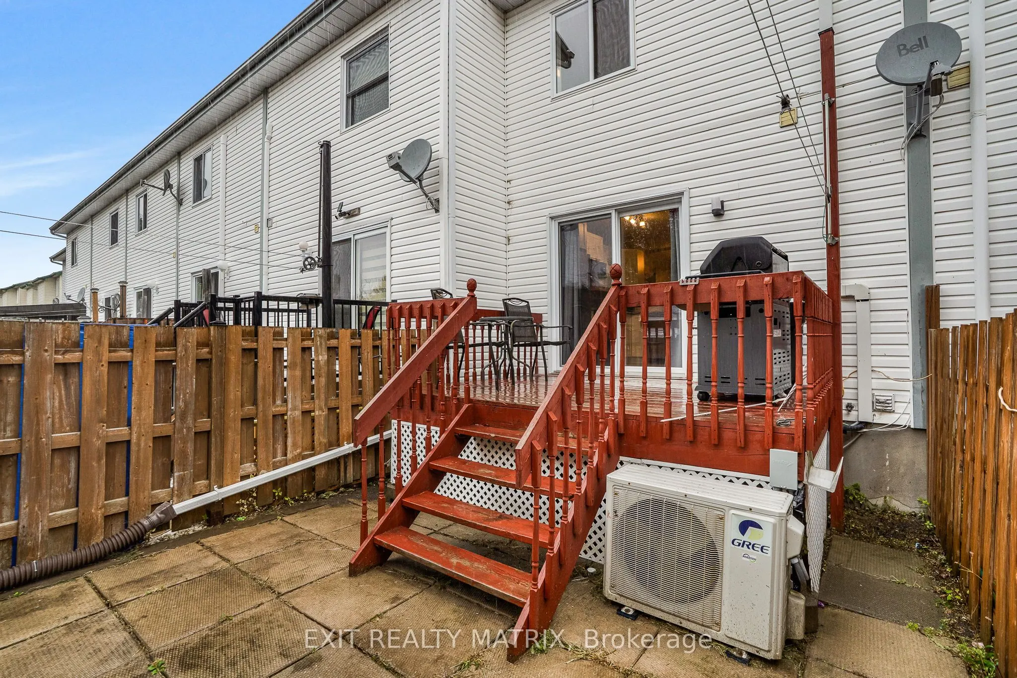 712 Nelson Street W