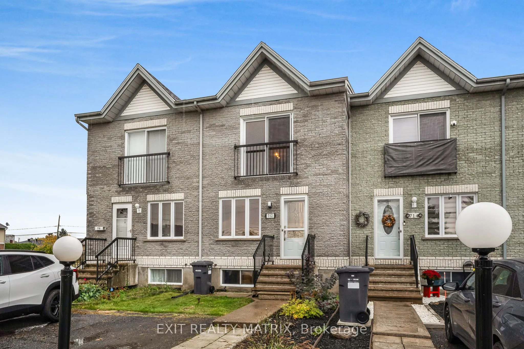 712 Nelson Street W
