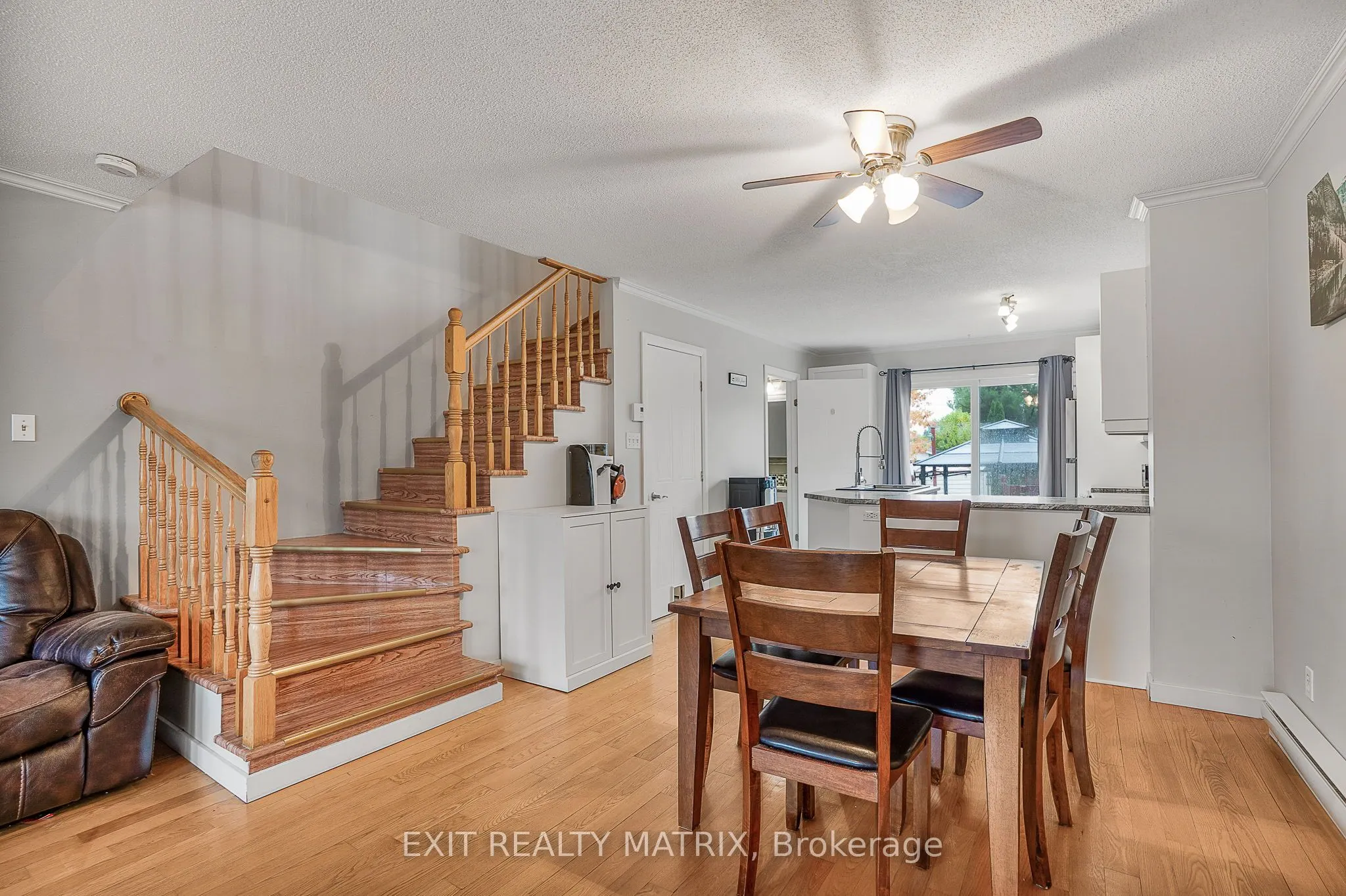 712 Nelson Street W