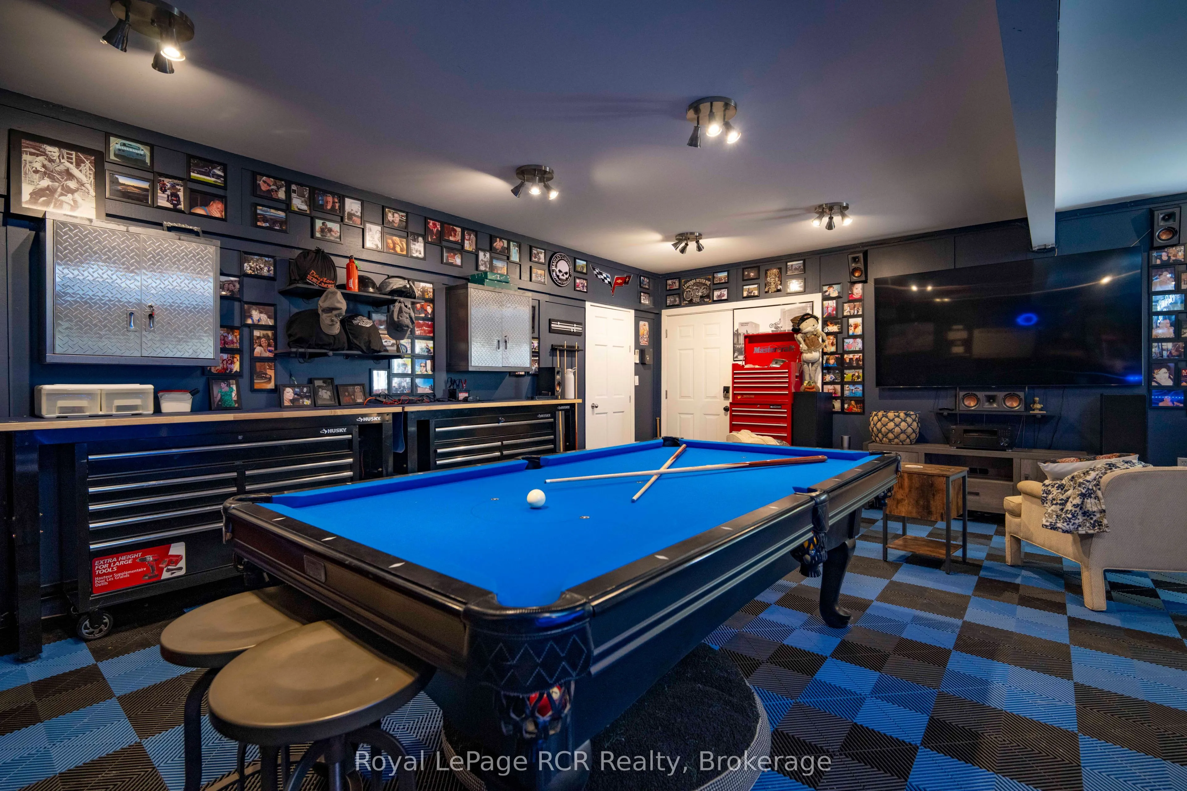 1069 4th Avenue W