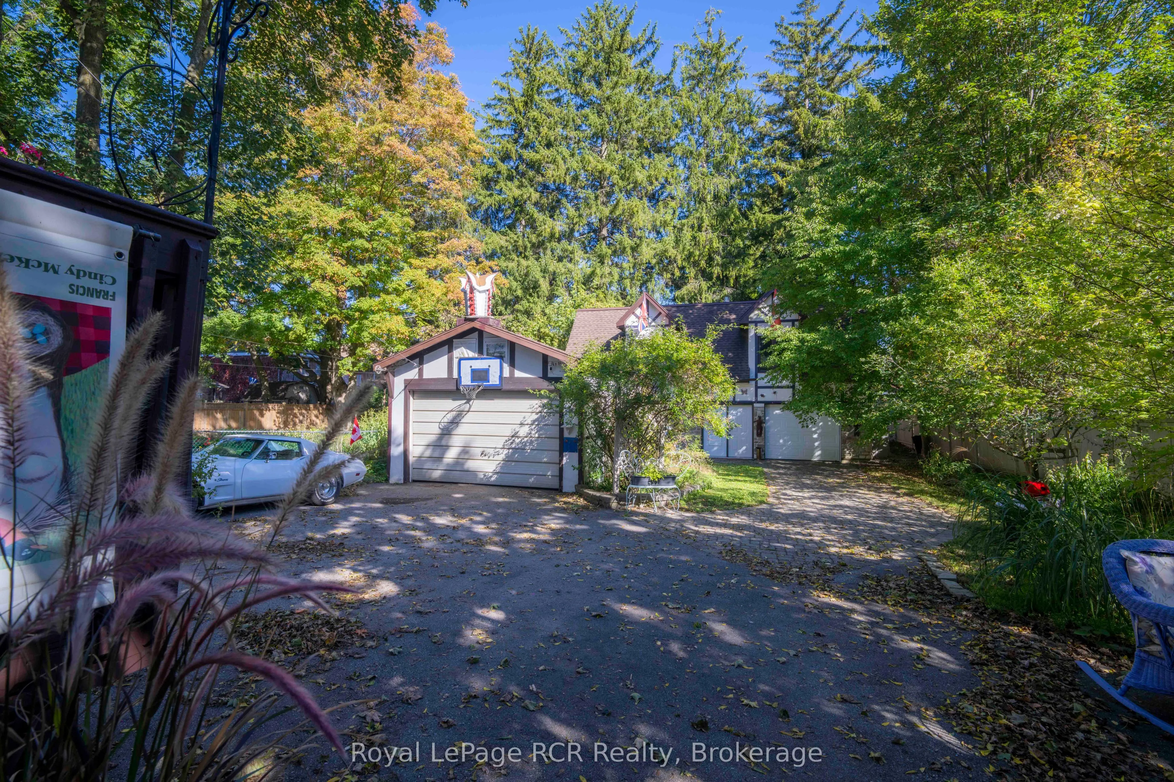 1069 4th Avenue W