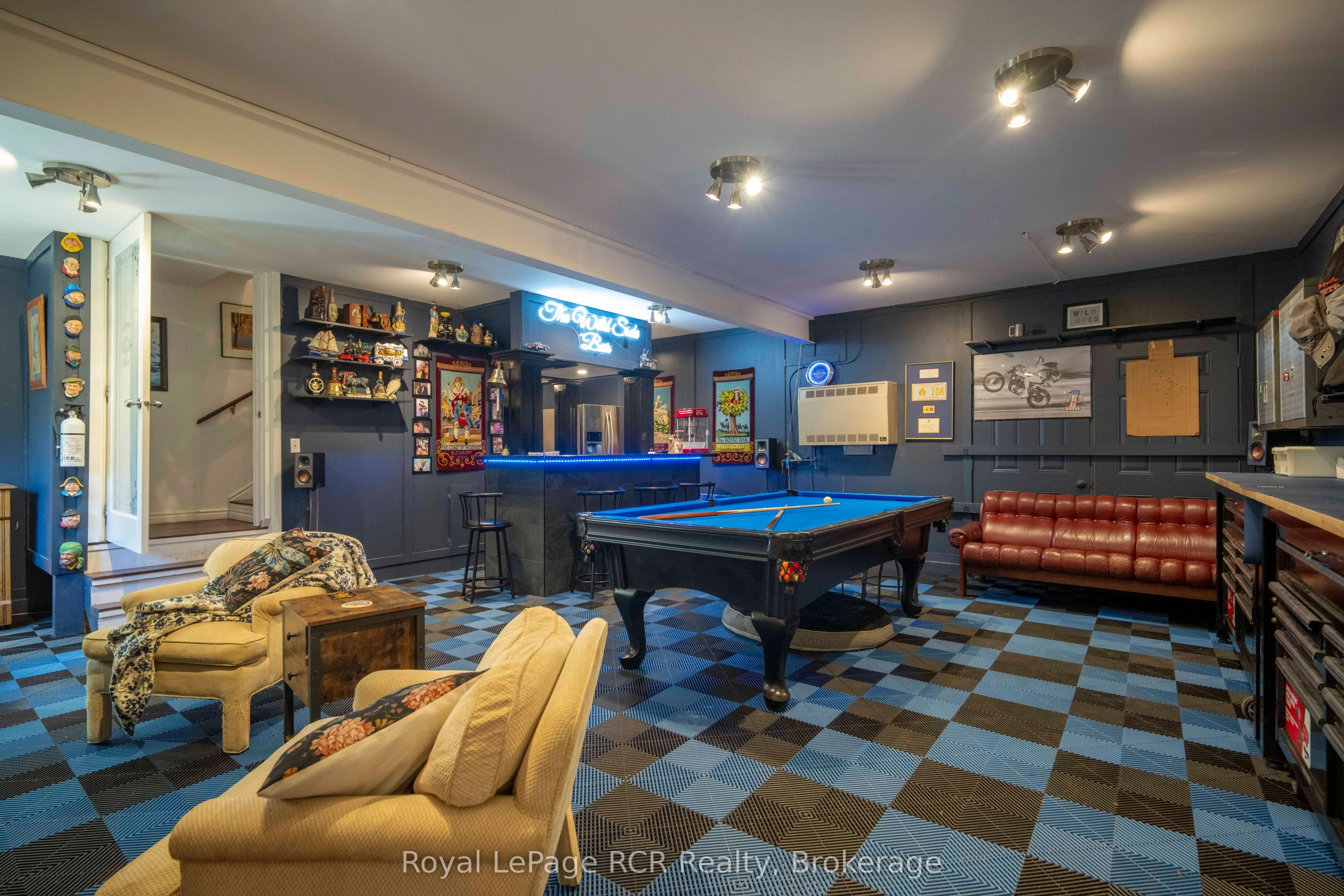 1069 4th Avenue W