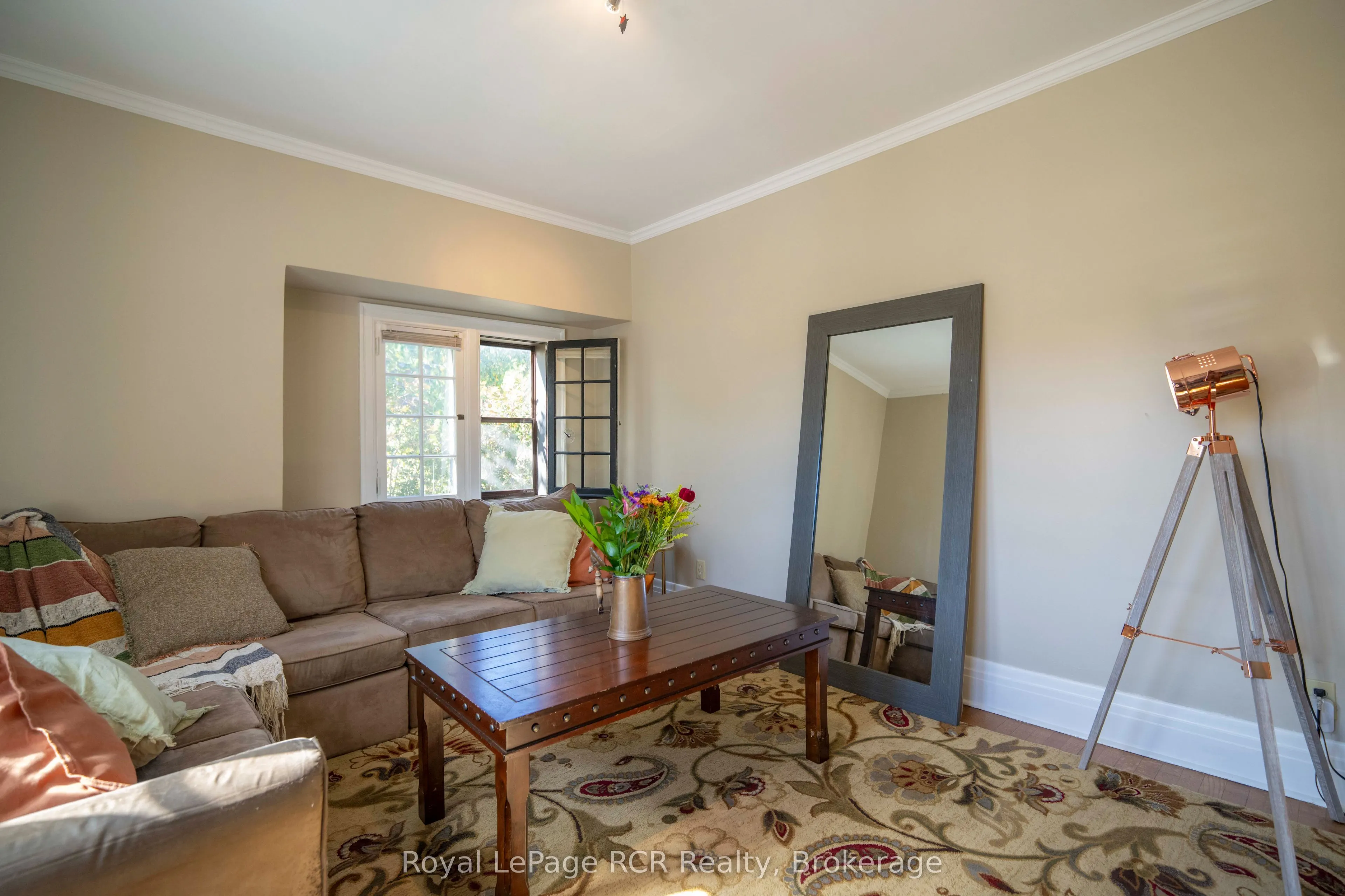 1069 4th Avenue W