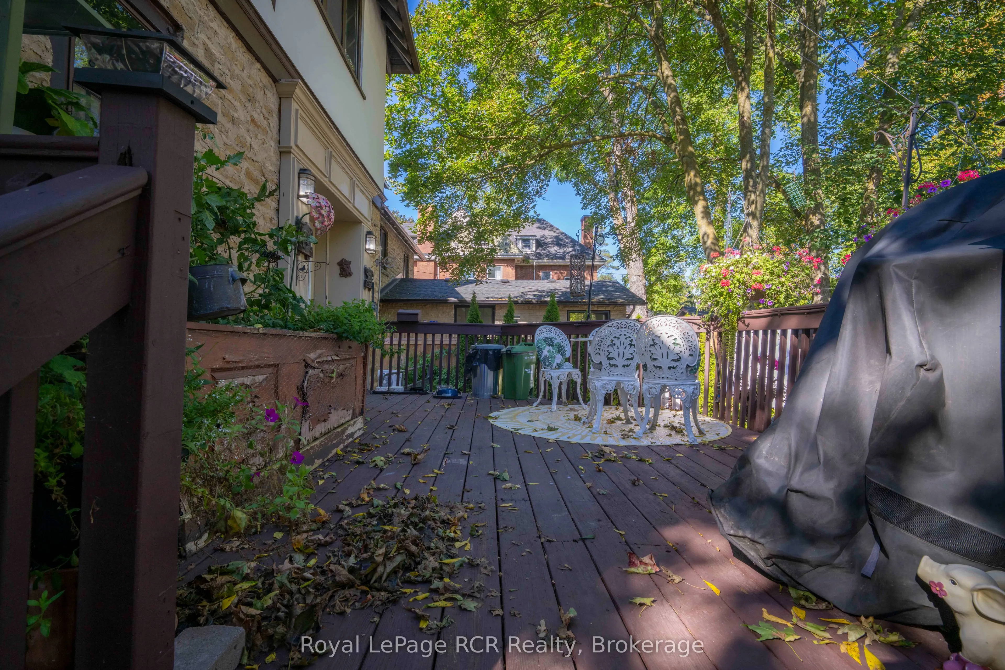 1069 4th Avenue W