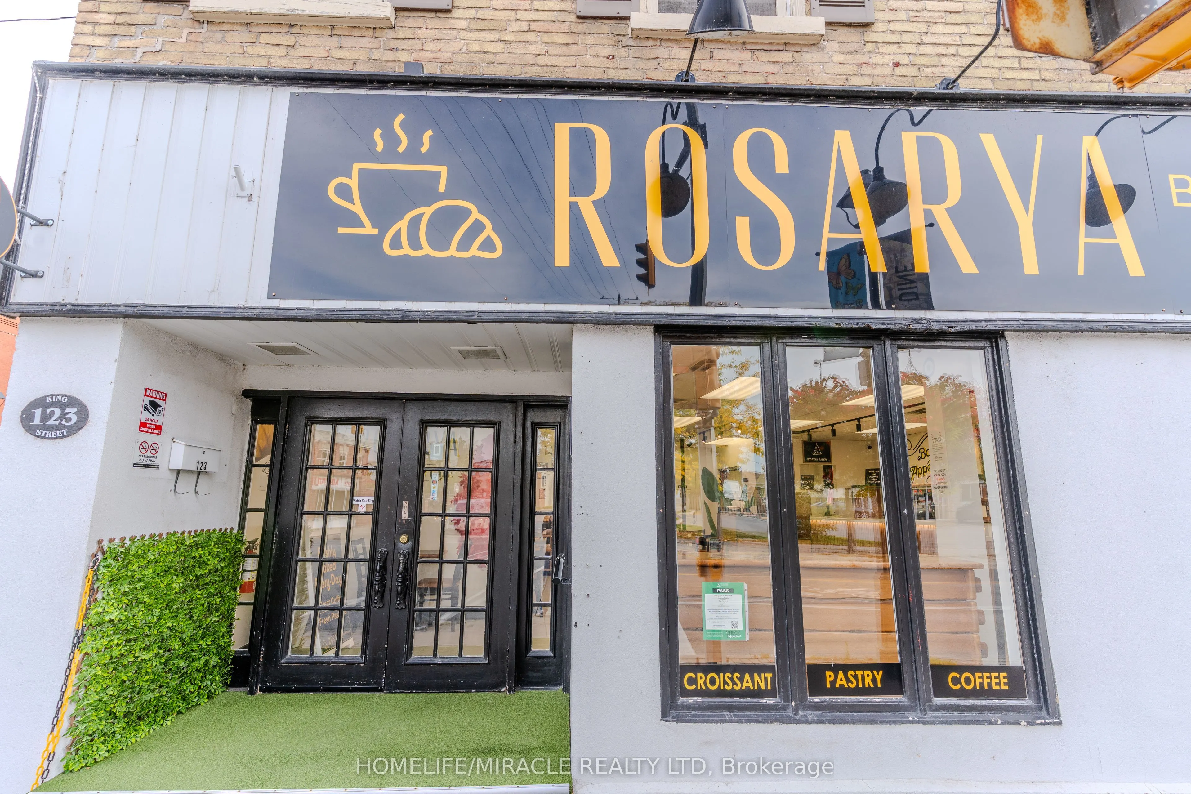 123 King Street W