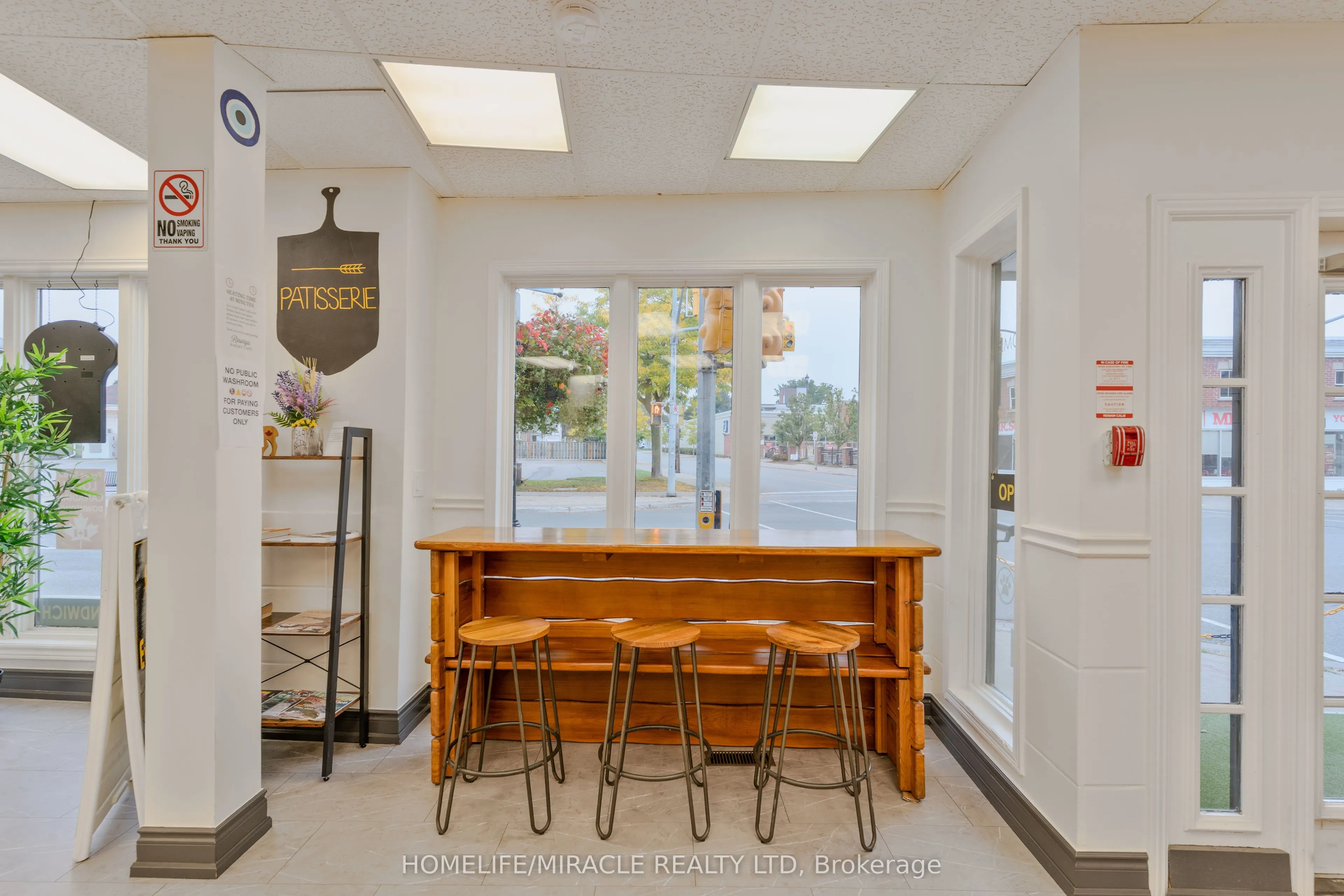123 King Street W
