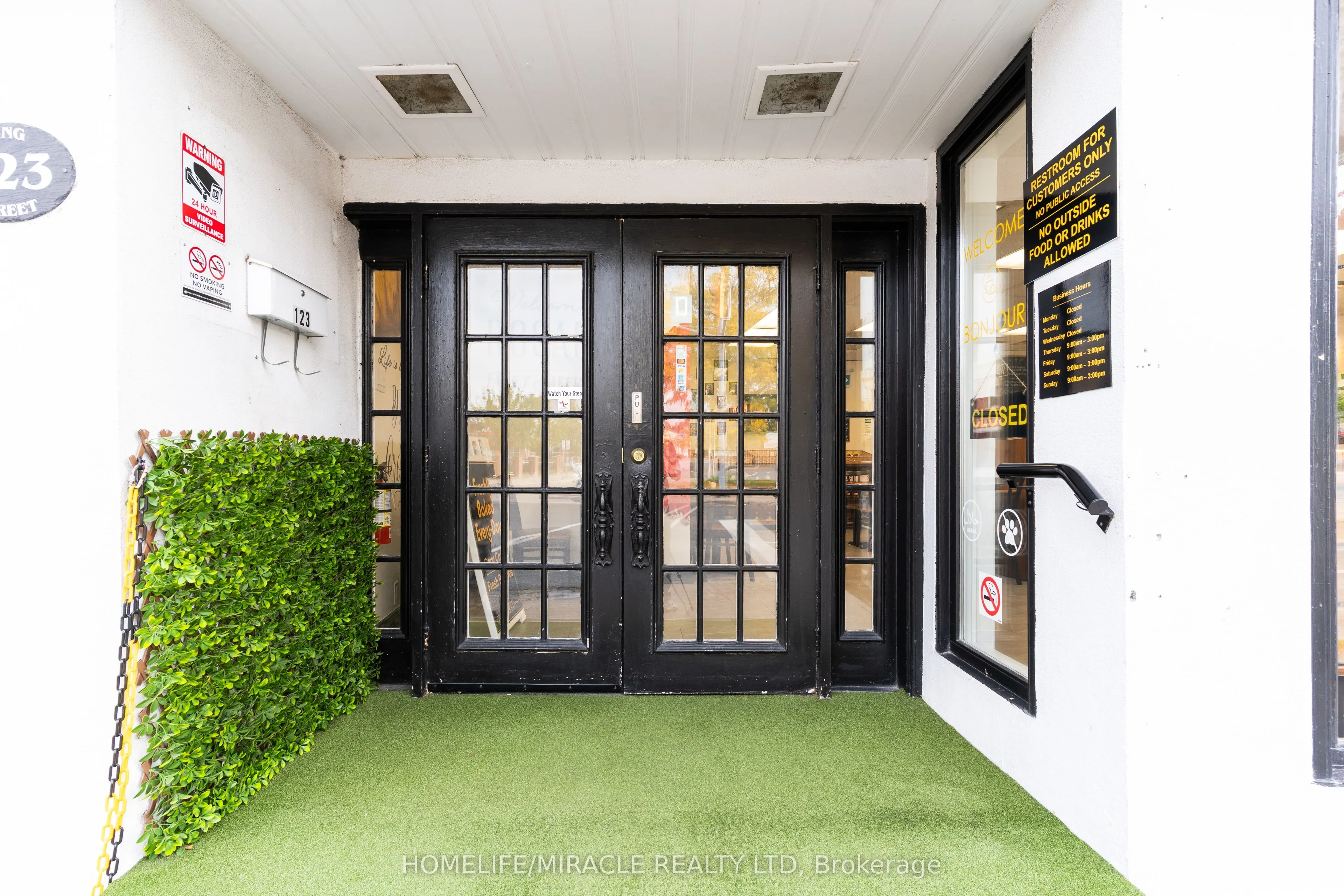 123 King Street W