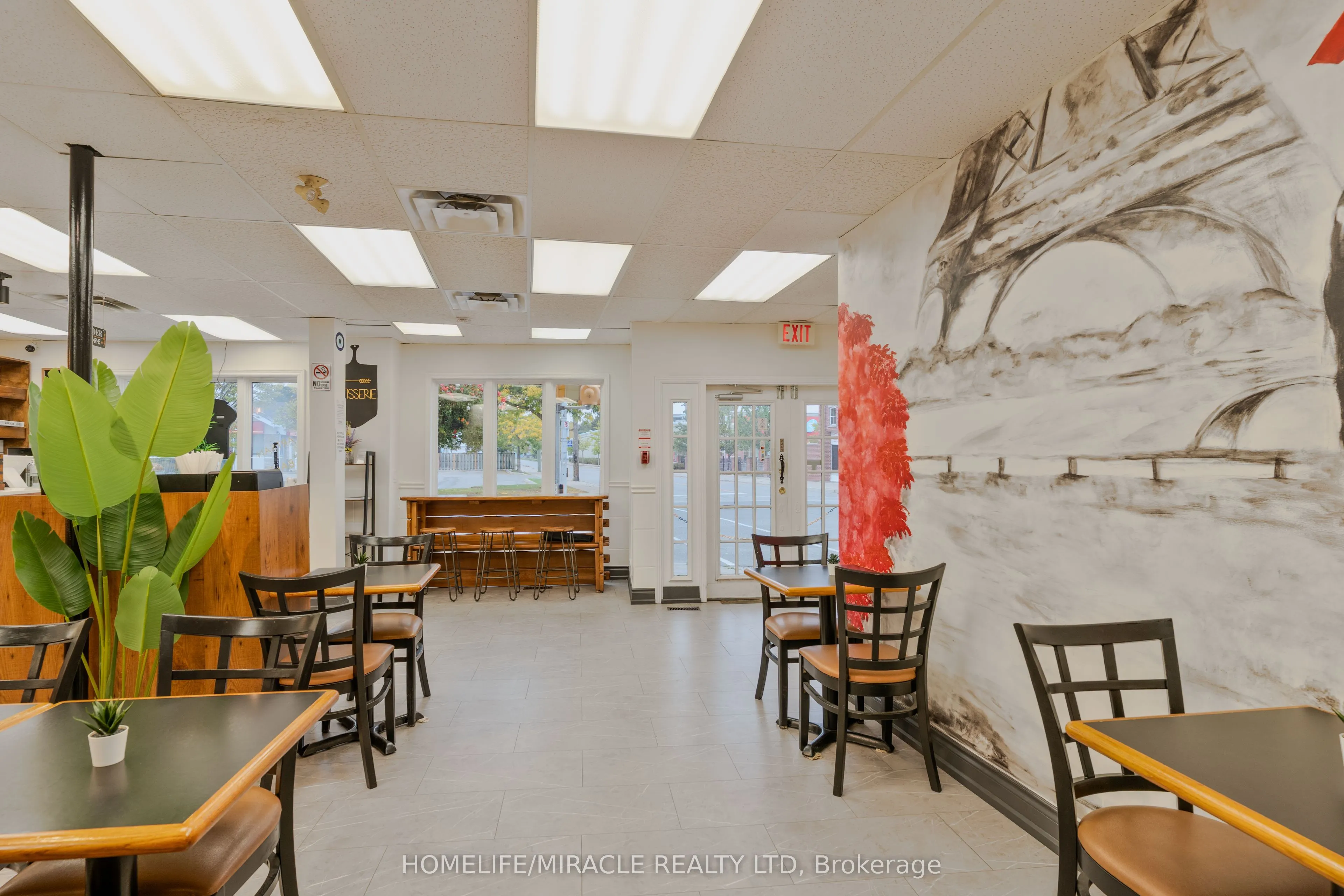 123 King Street W