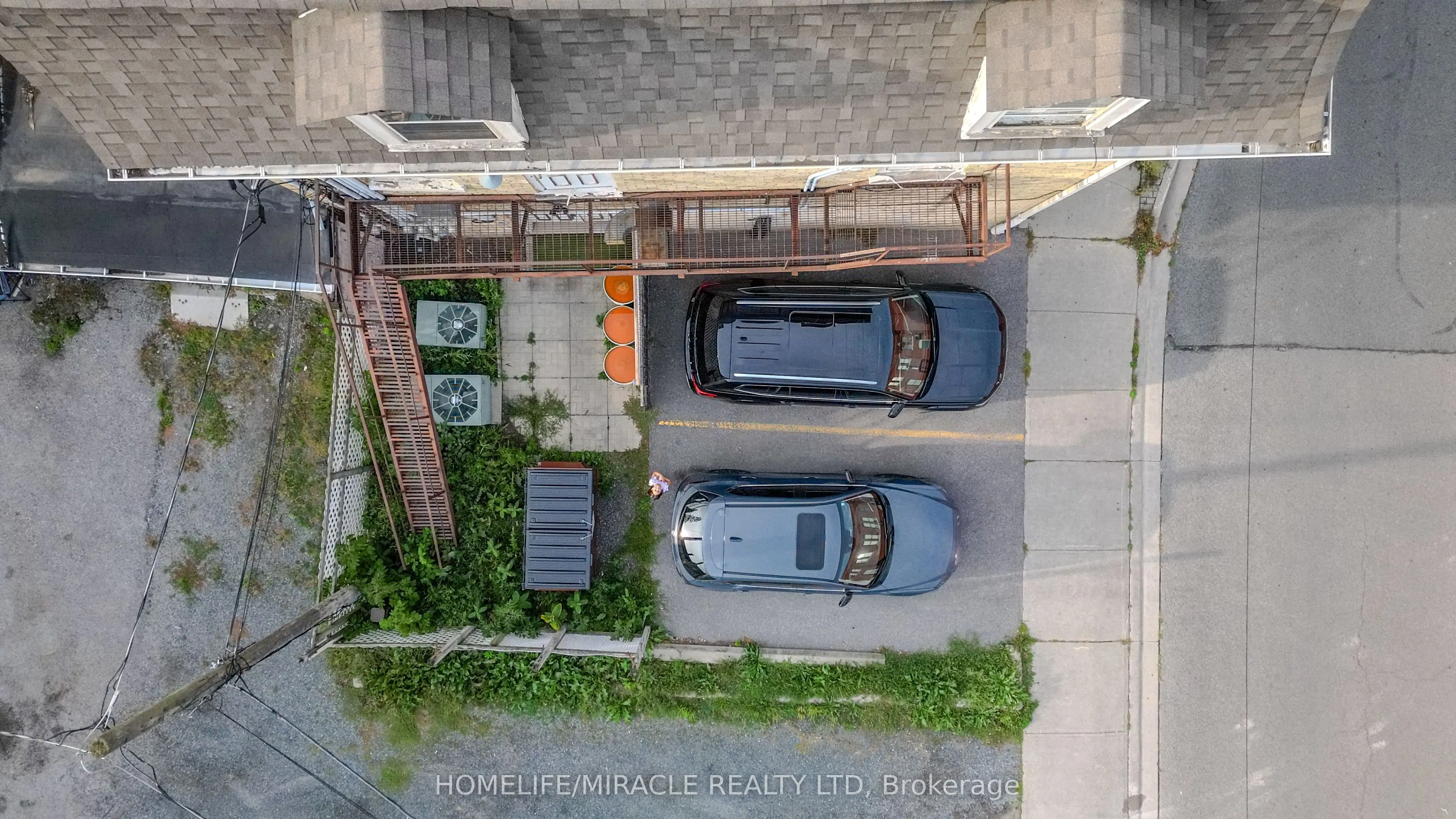 123 King Street W