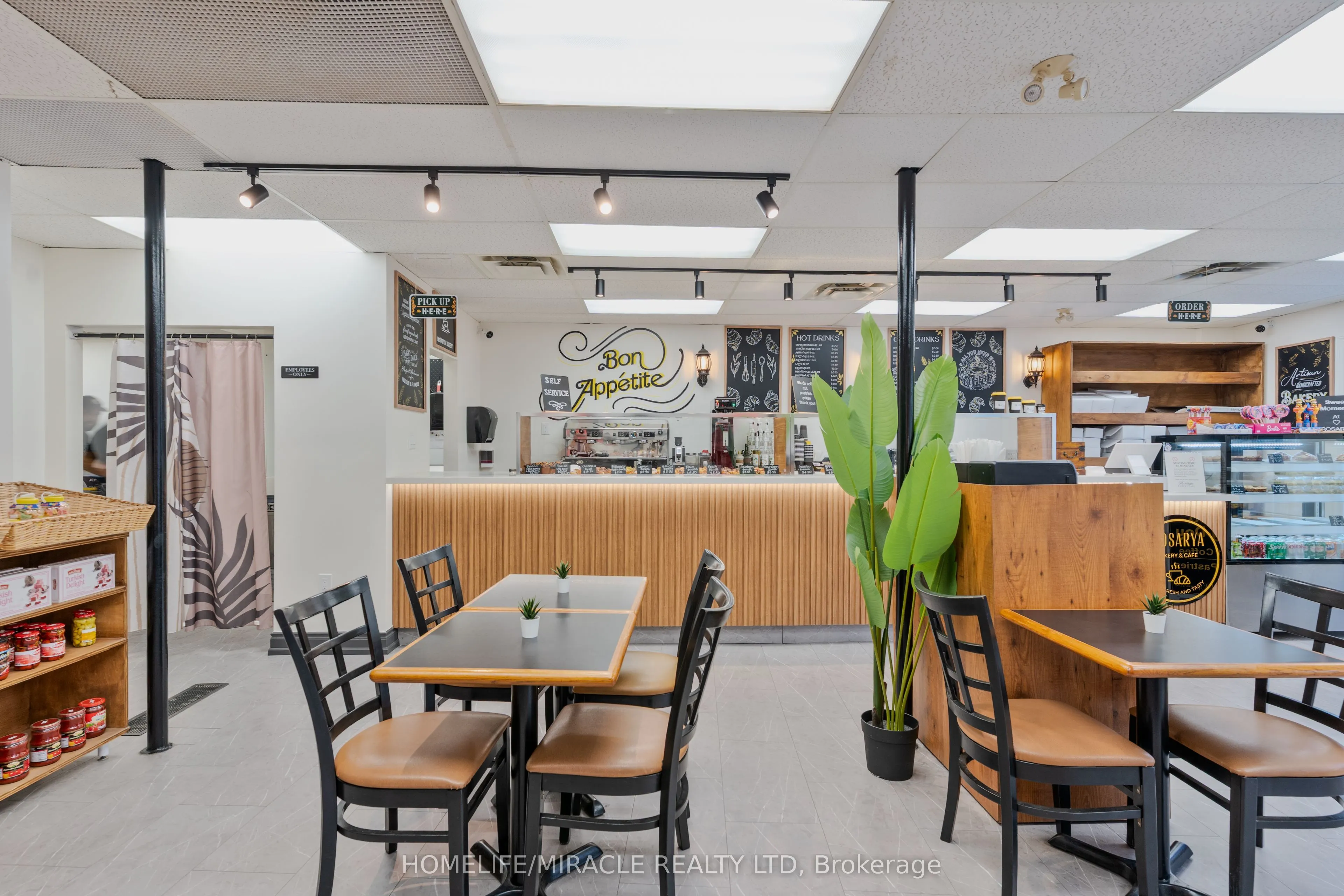 123 King Street W