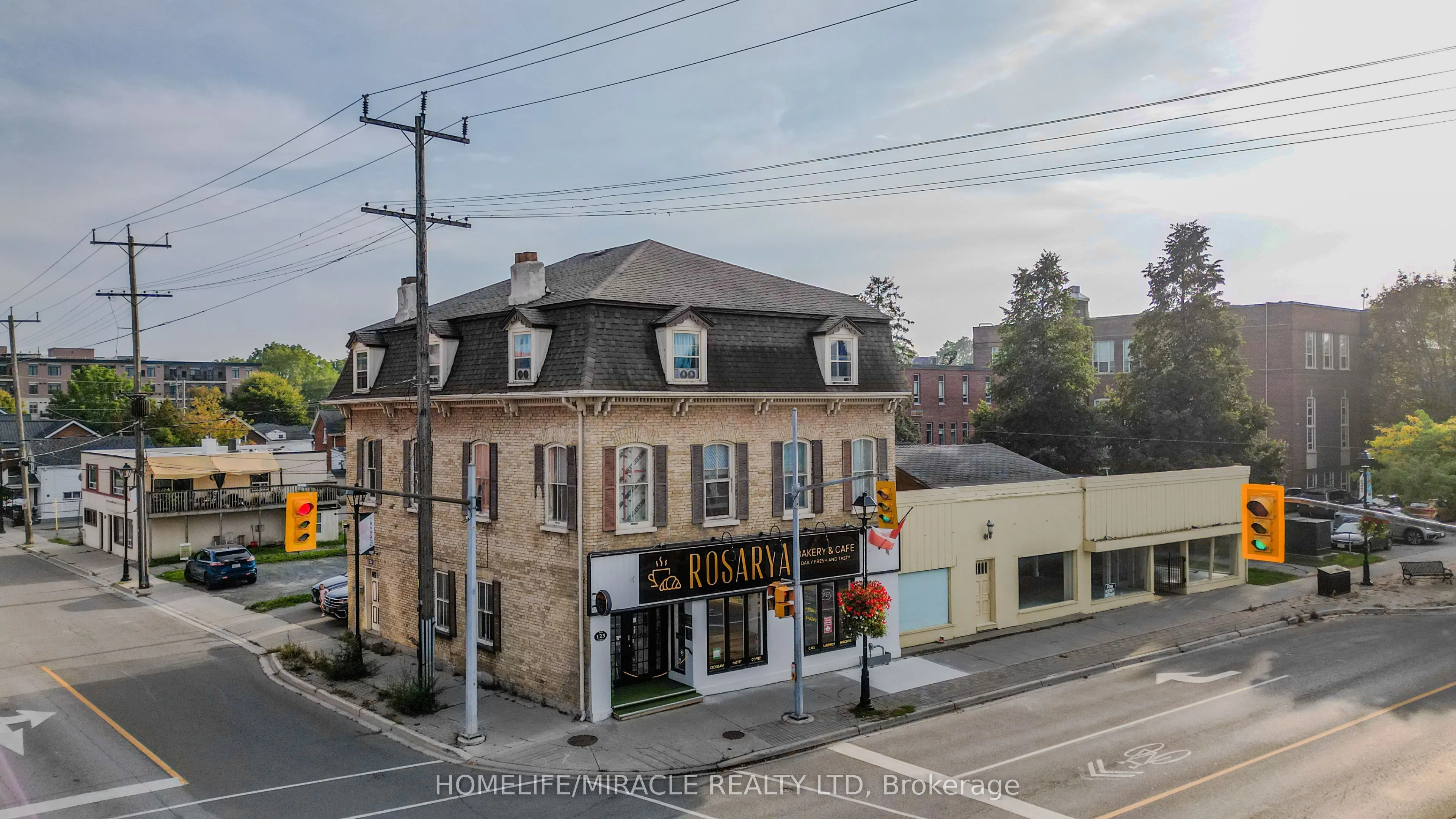 123 King Street W