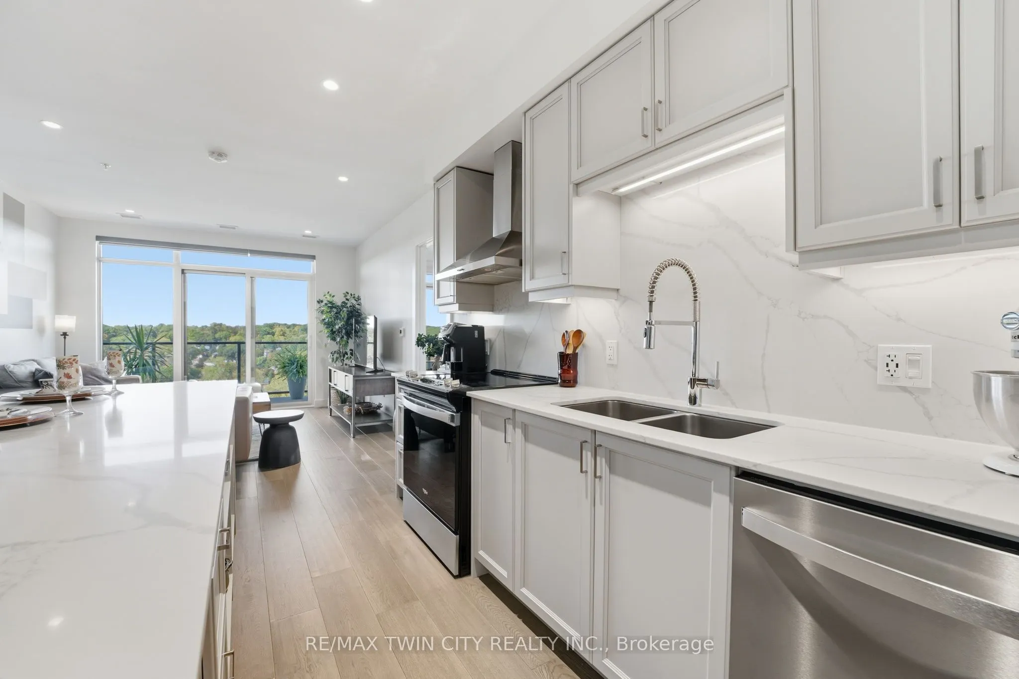 15 Glebe Street, #1410