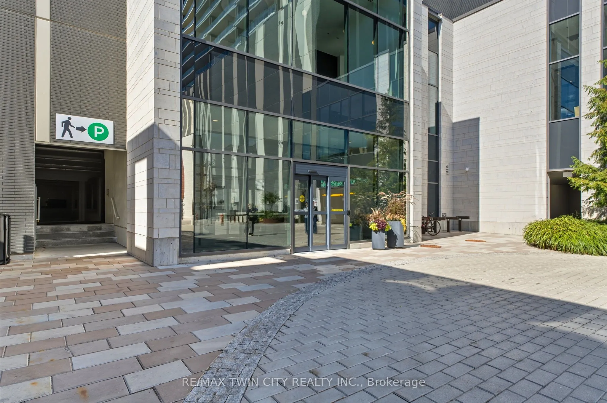 15 Glebe Street, #1410