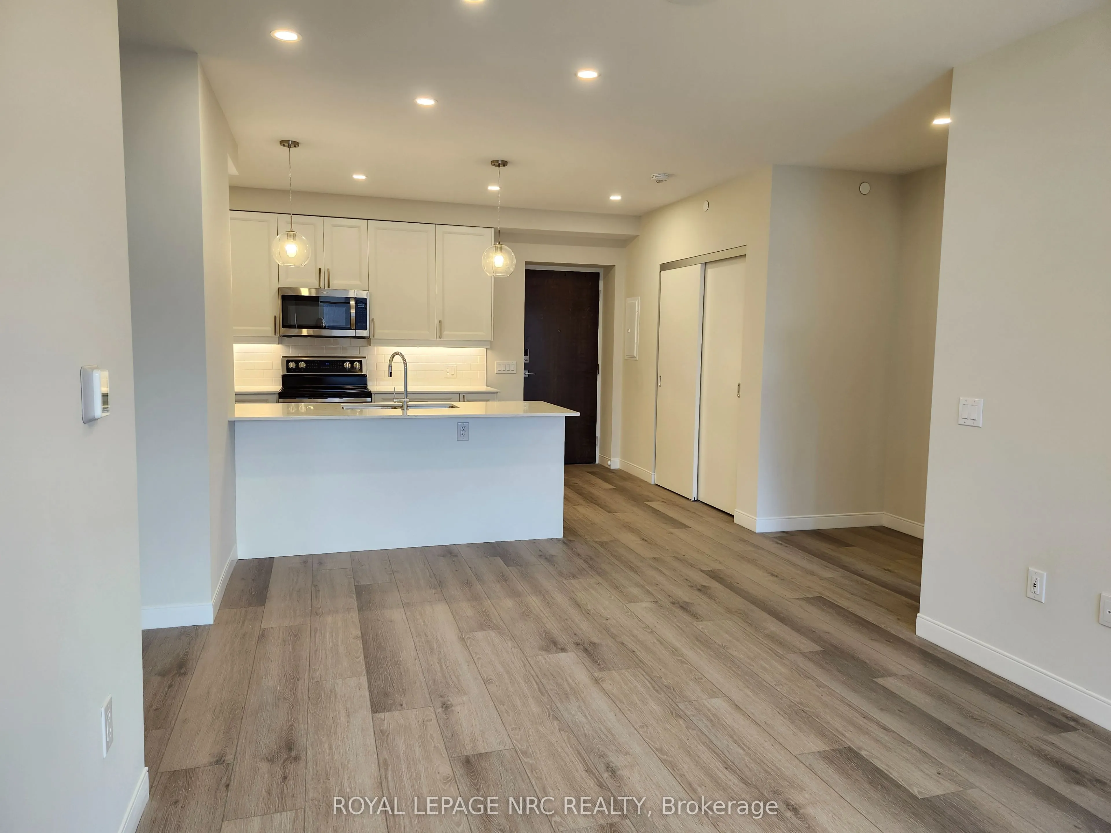118 West Street, #402