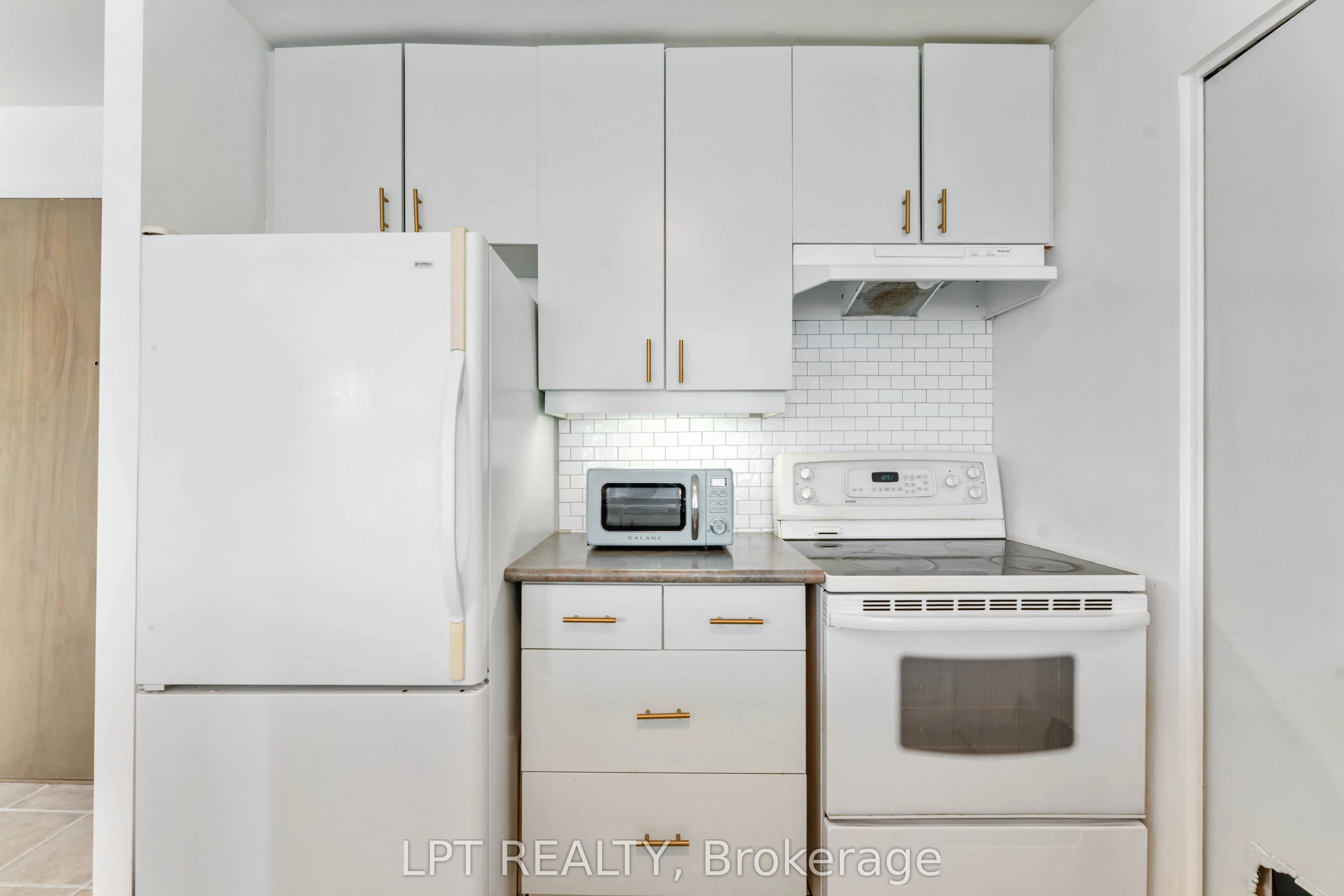 150 Caroline Avenue, #206