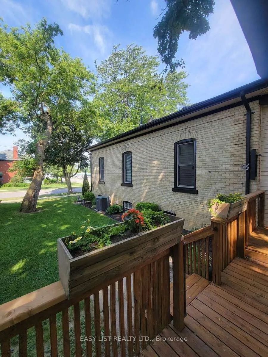 212 Andrew Street
