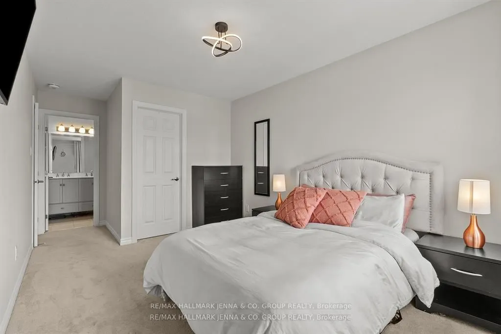 2302 Watercolours Way, #2302