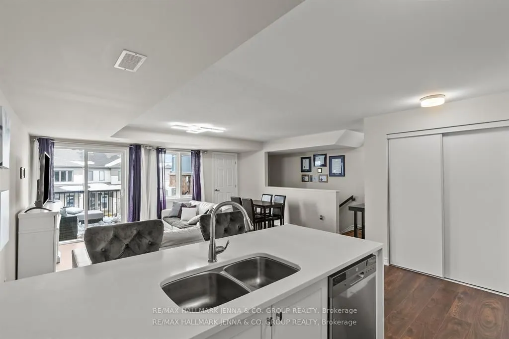 2302 Watercolours Way, #2302