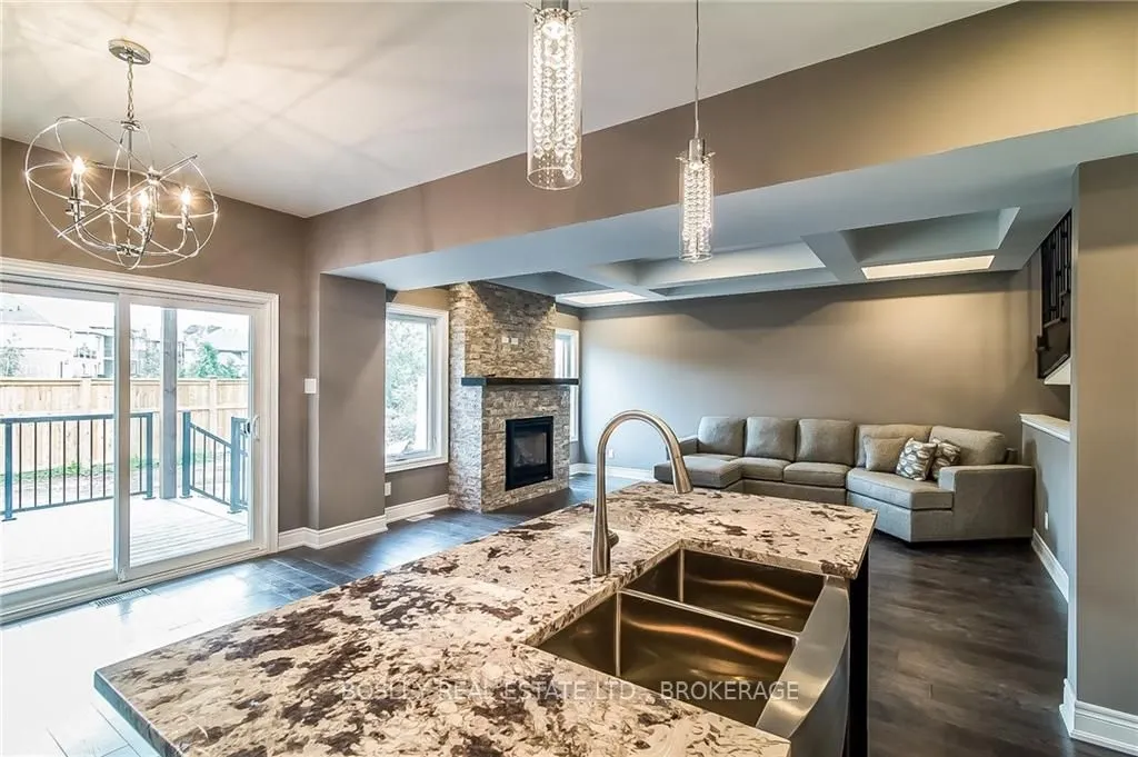 6168 Curlin Crescent