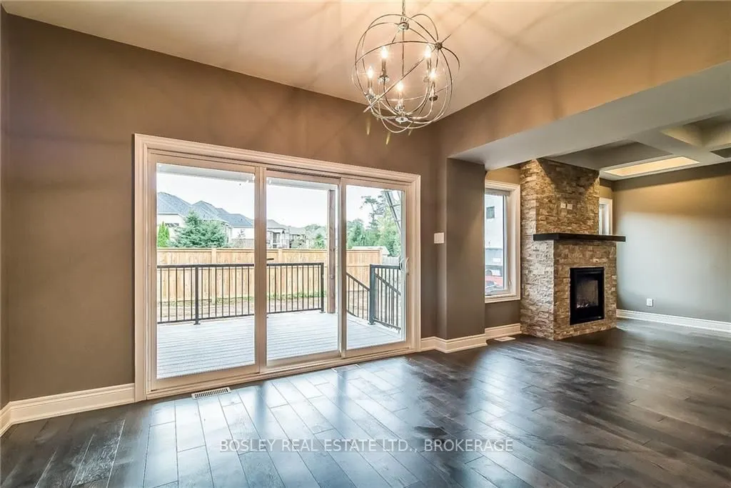 6168 Curlin Crescent