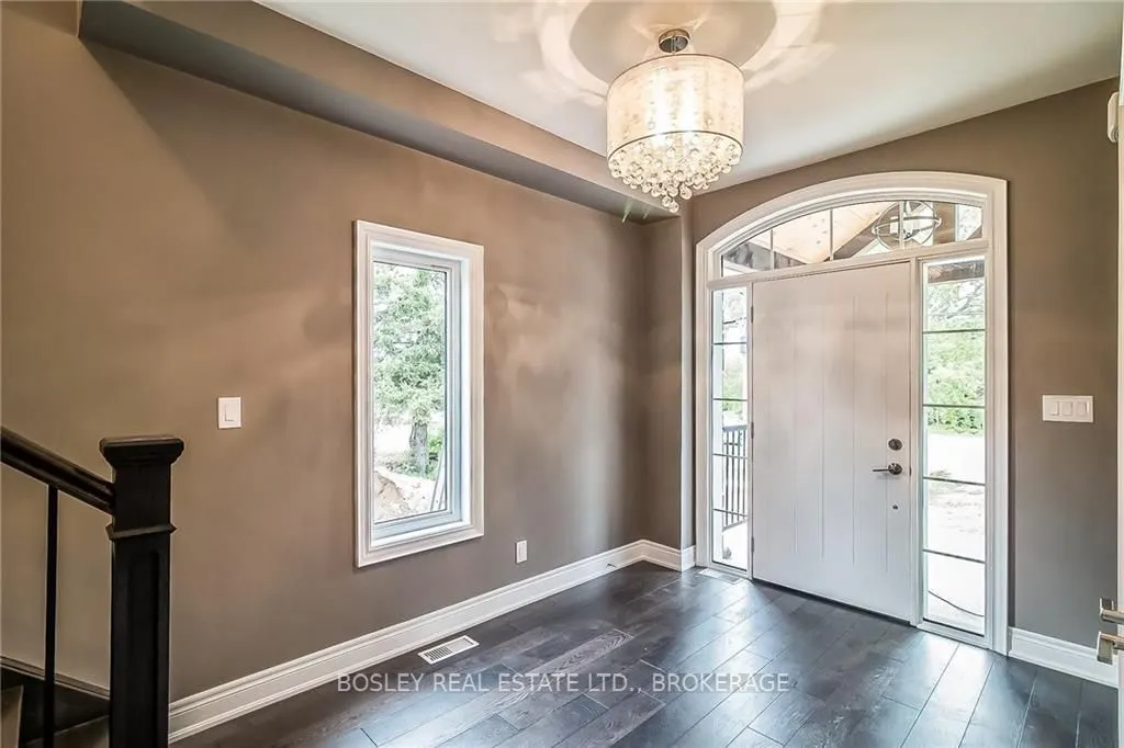 6168 Curlin Crescent