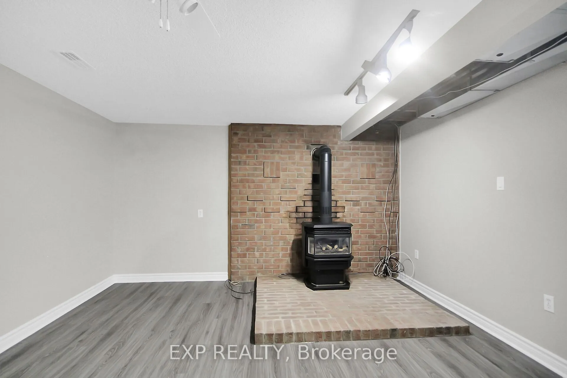 1083 Eadie Road