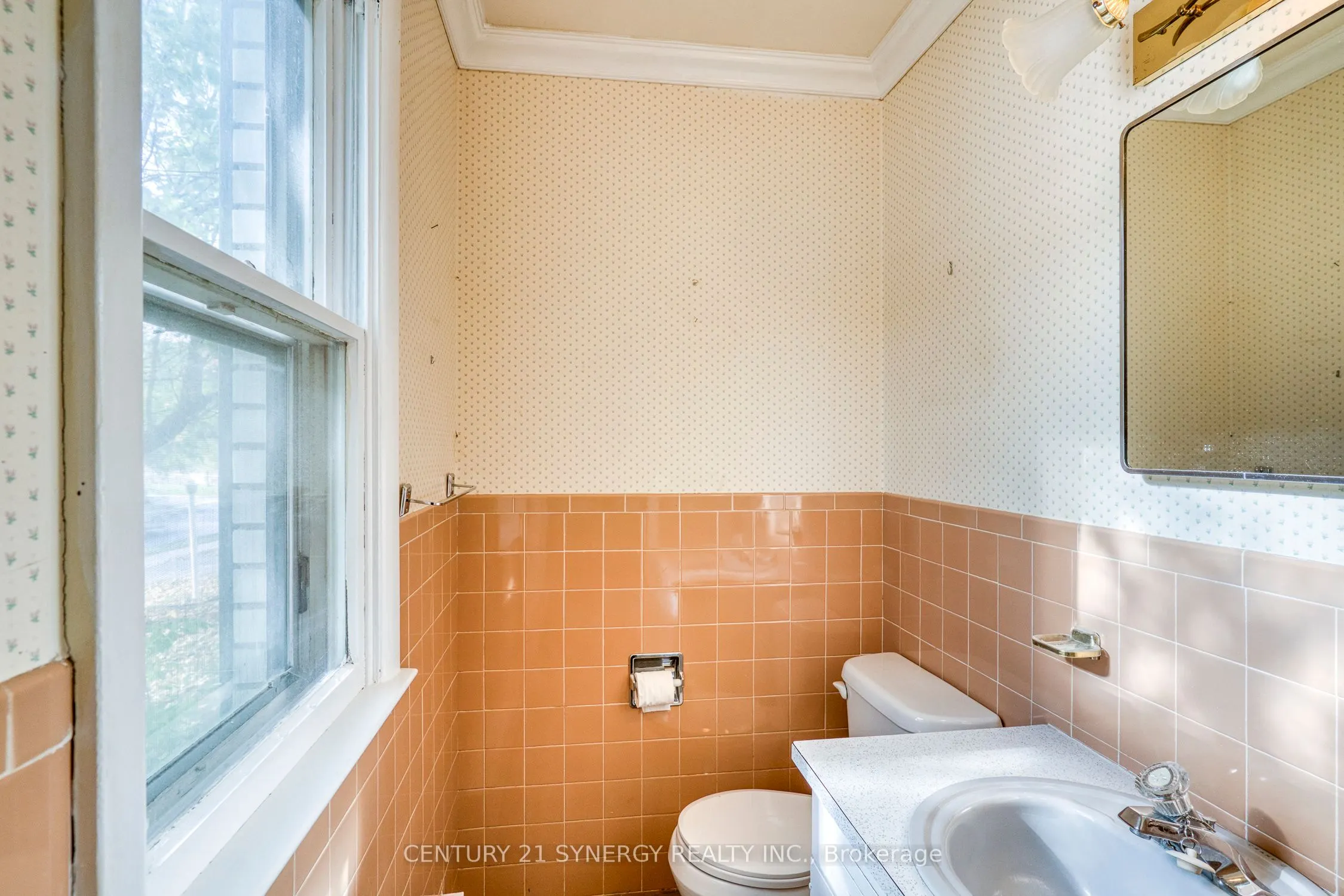 55 Drummond Street W