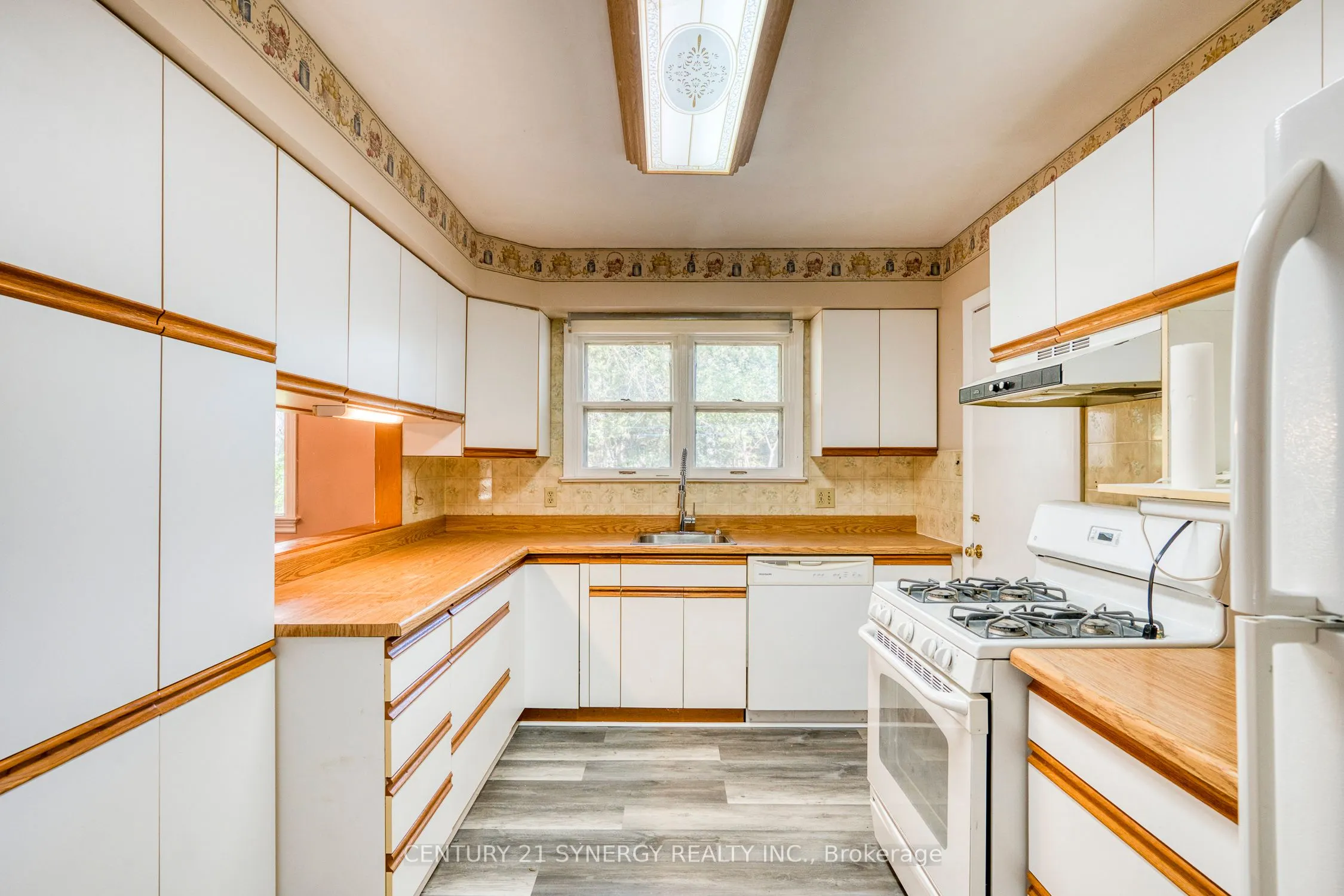 55 Drummond Street W