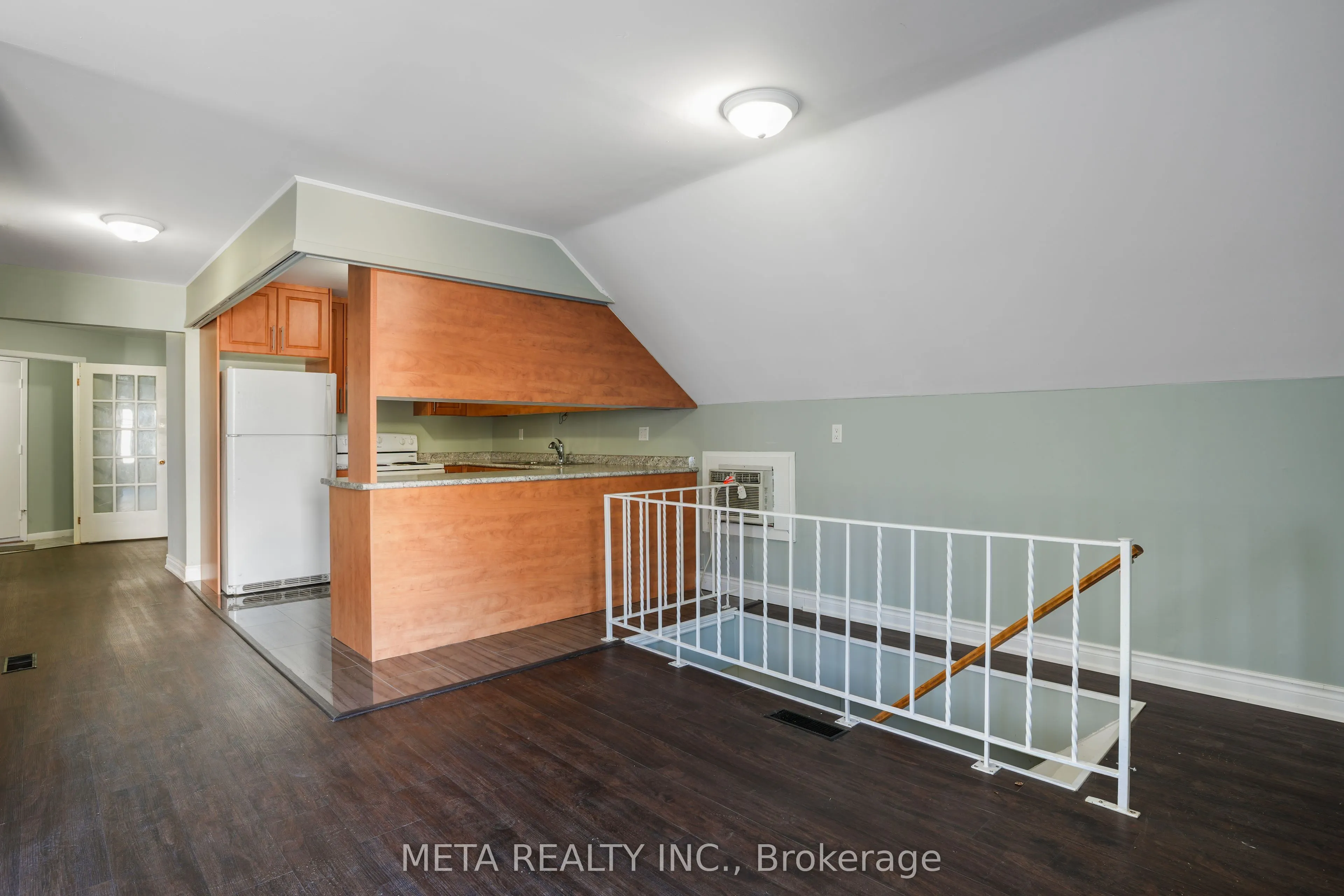 3 Hastings Street N