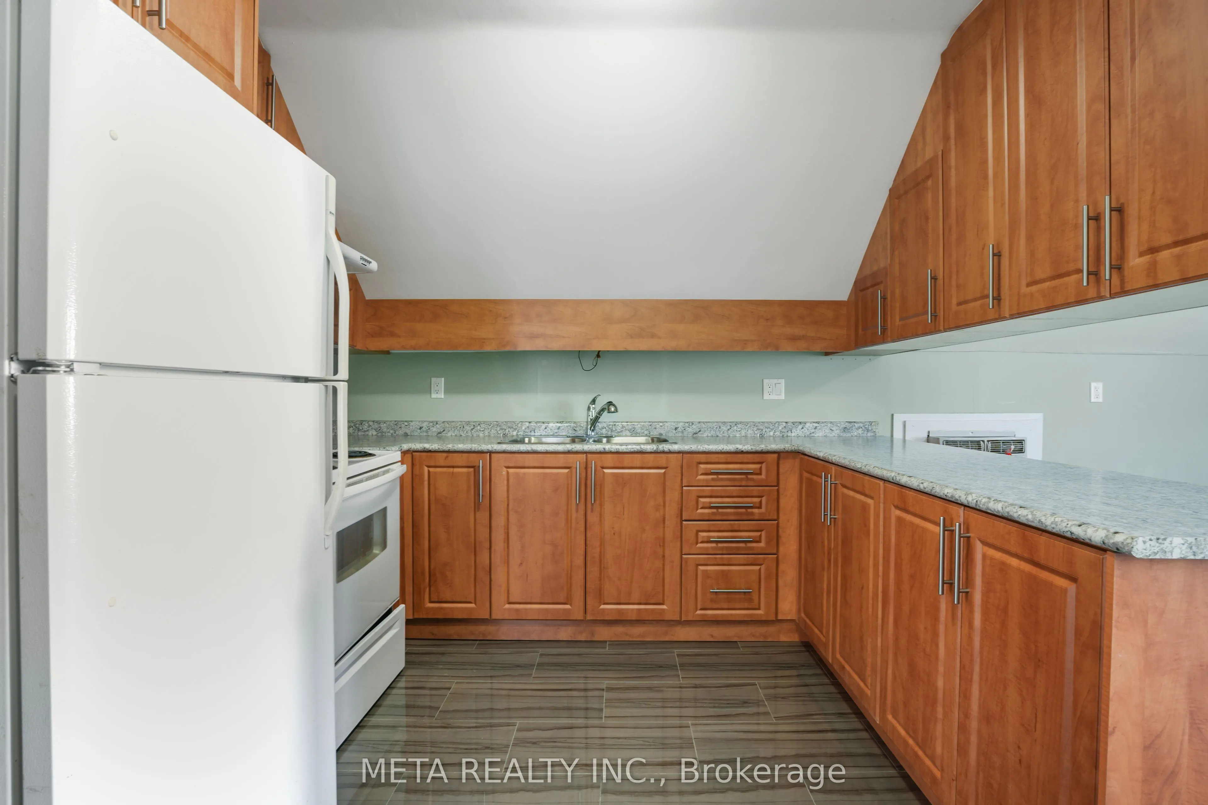 3 Hastings Street N