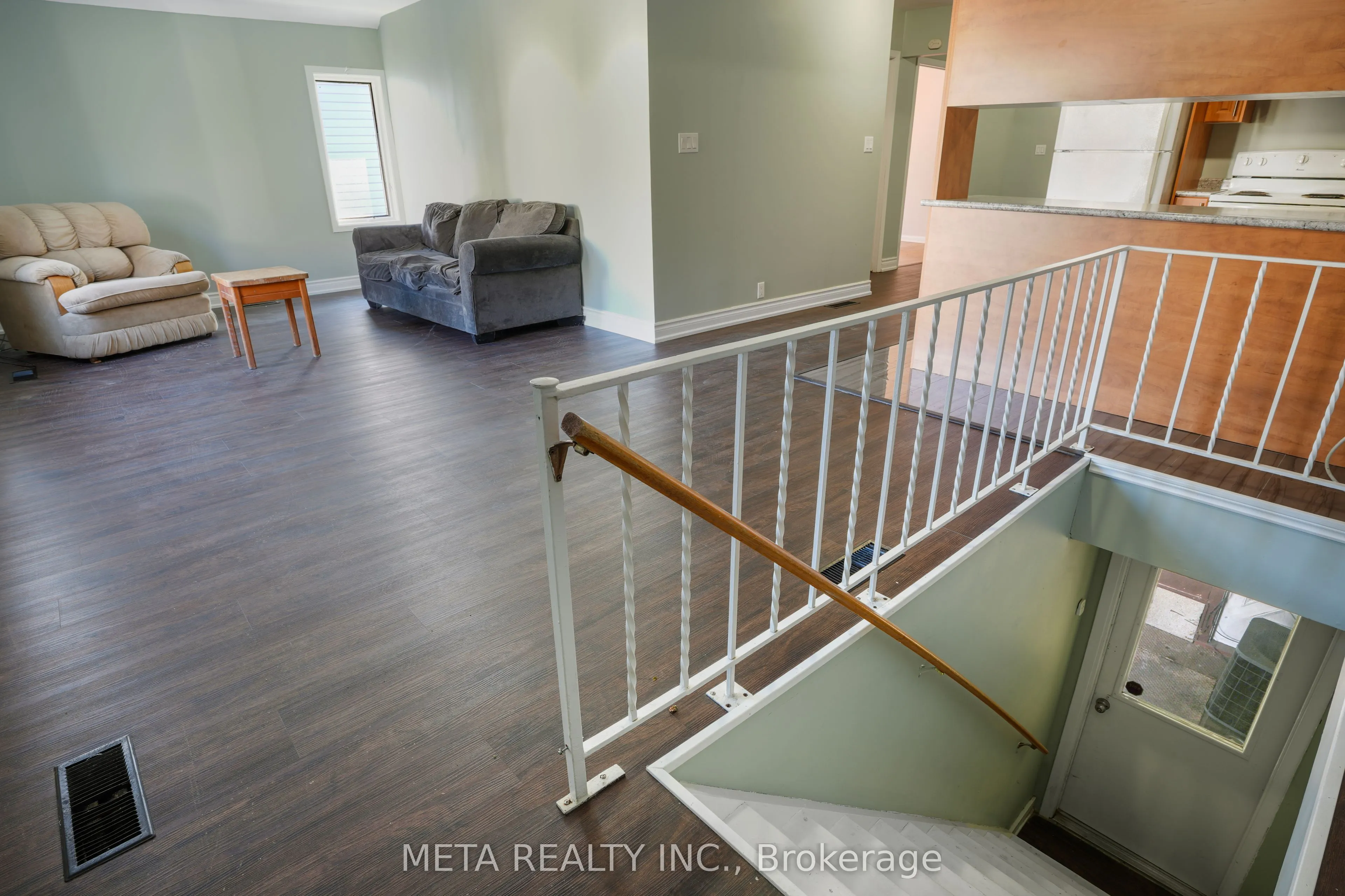 3 Hastings Street N