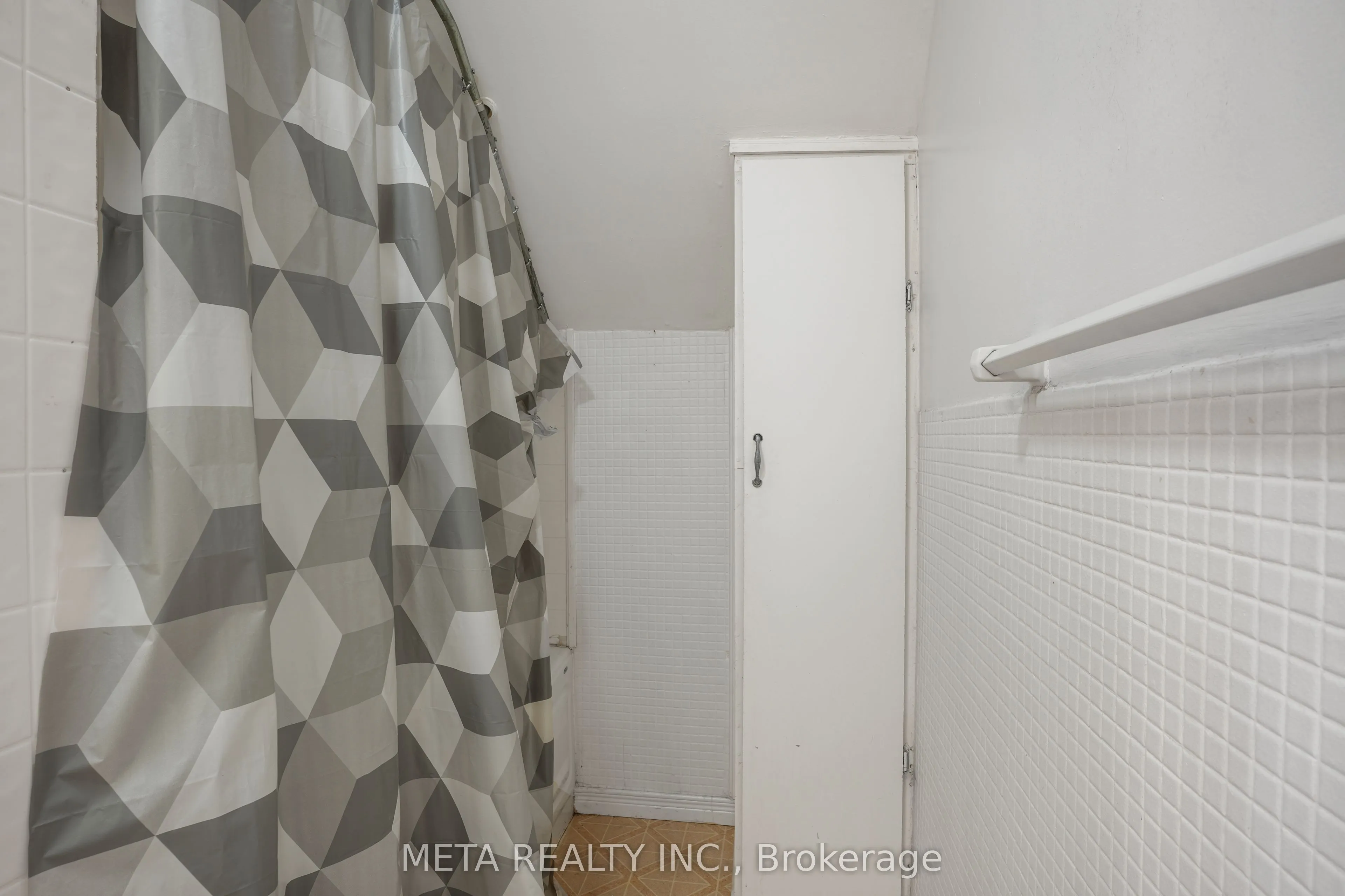 3 Hastings Street N