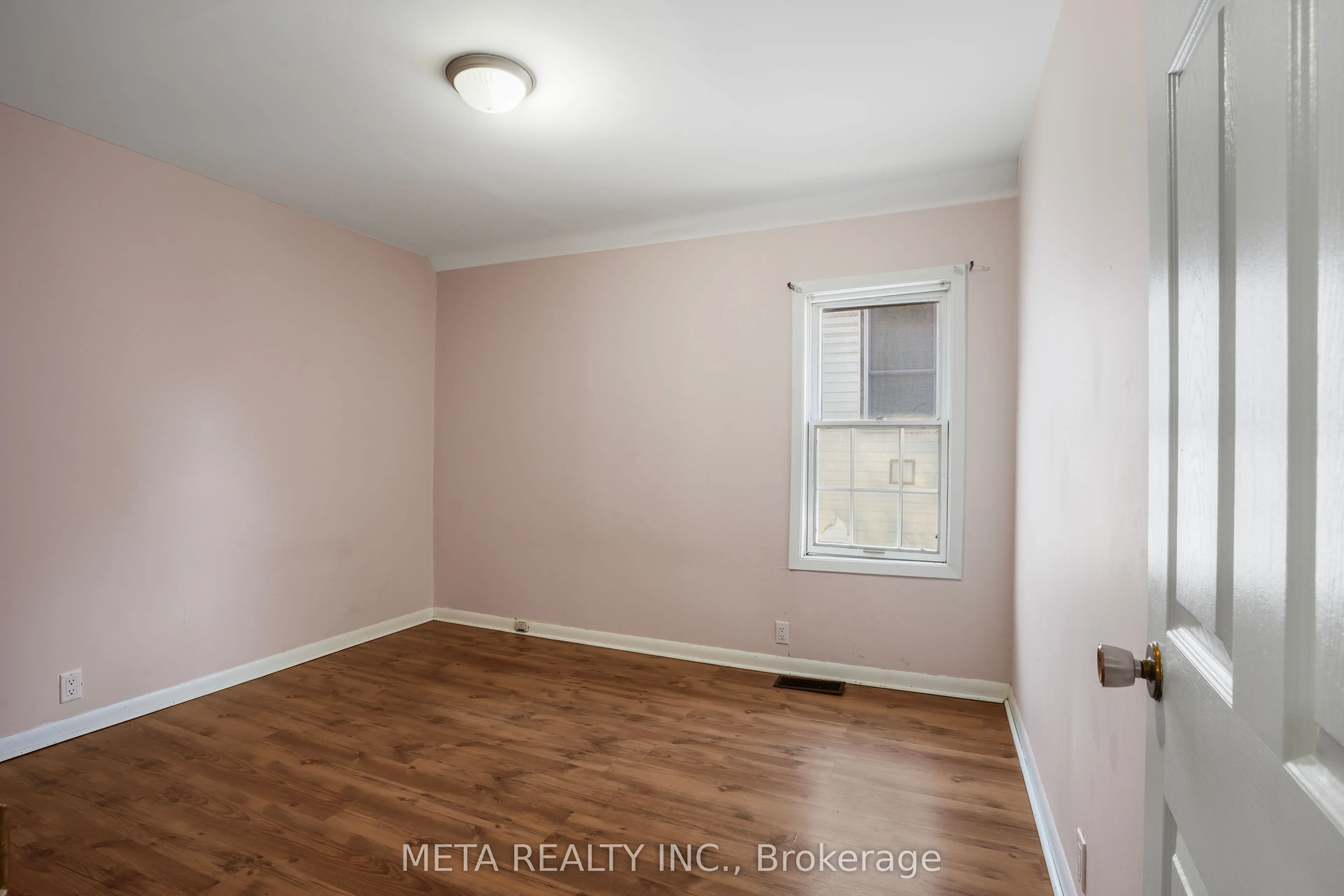 3 Hastings Street N