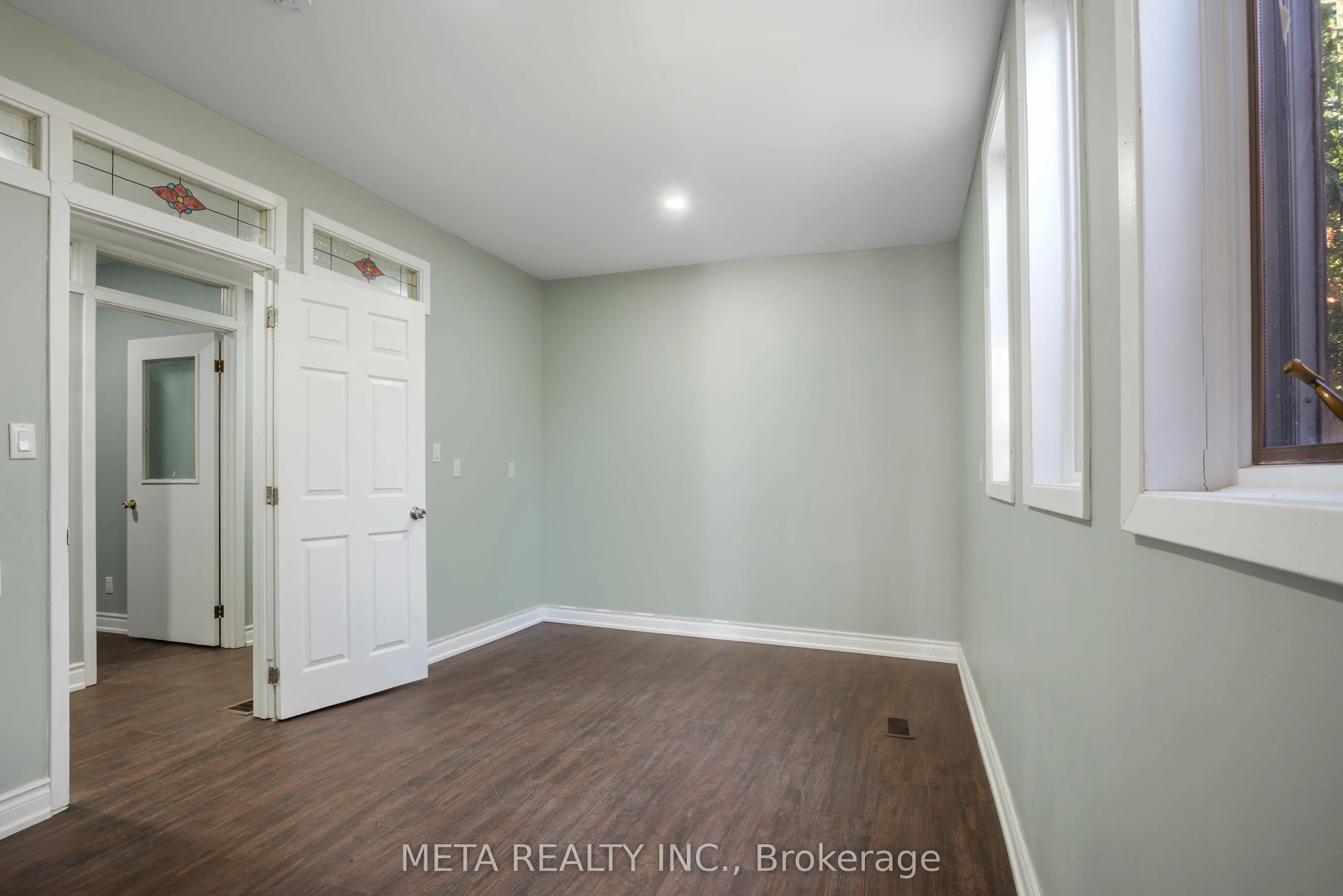 3 Hastings Street N