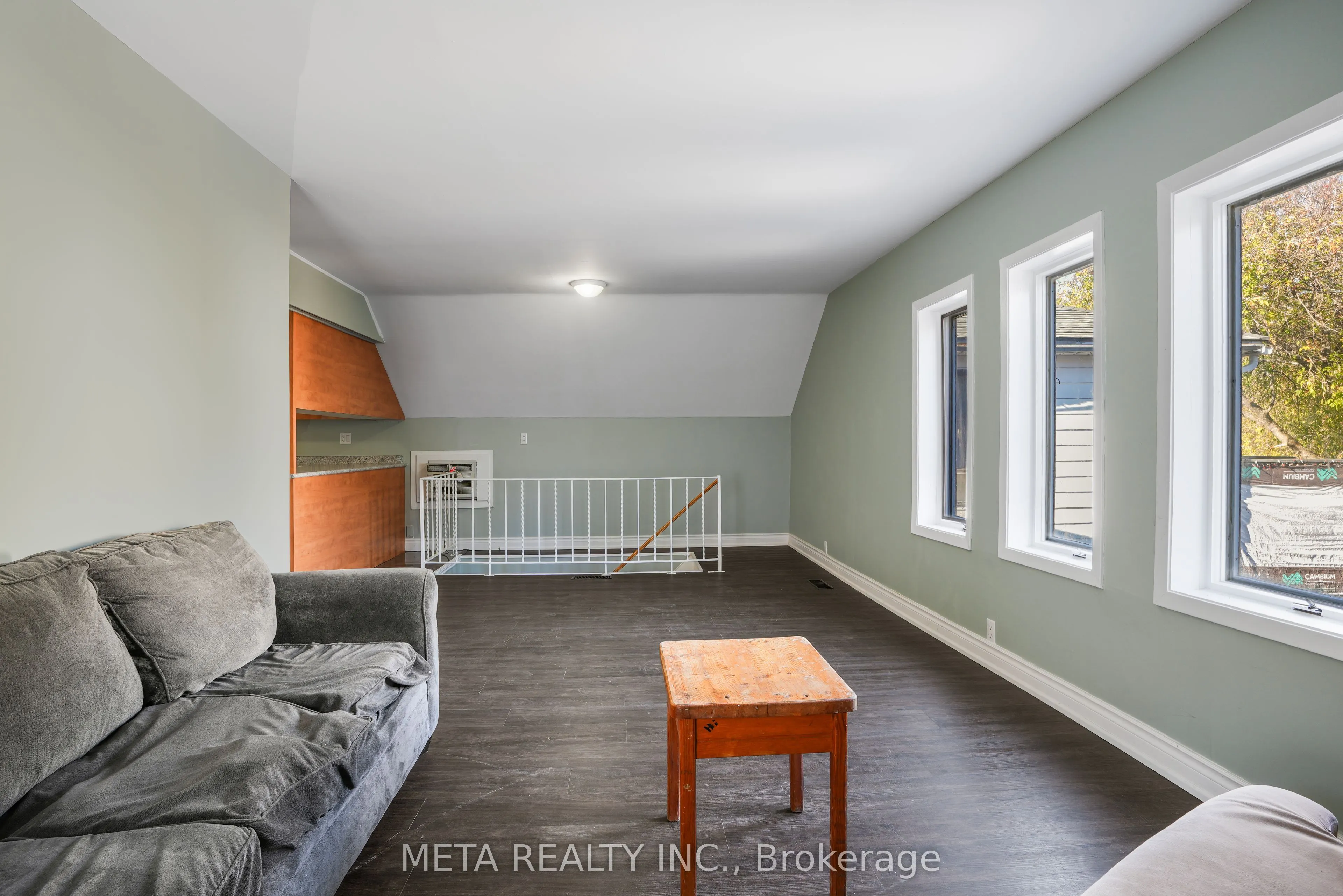 3 Hastings Street N
