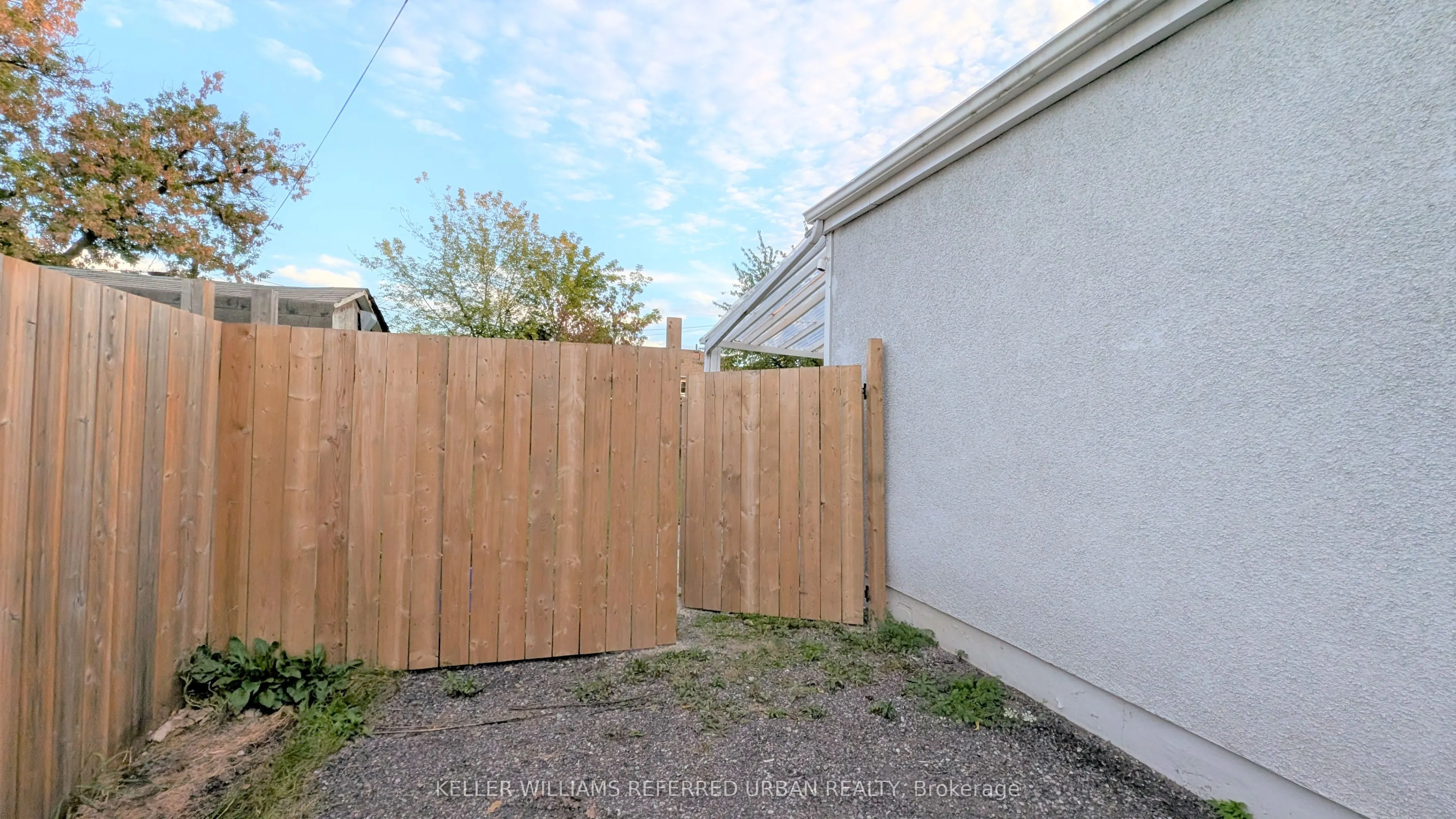 386 Welland Avenue W