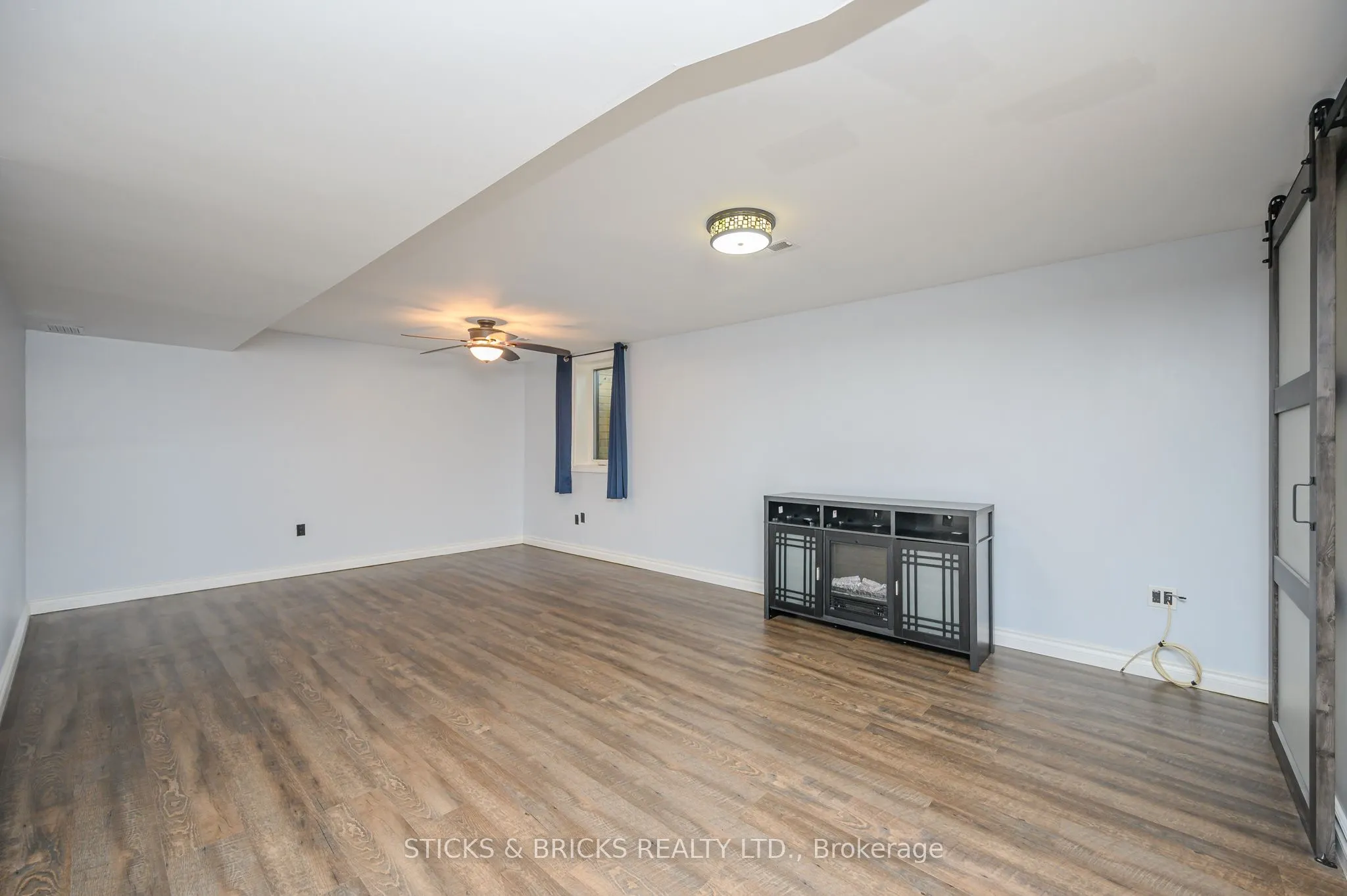 7102 Burbank Crescent