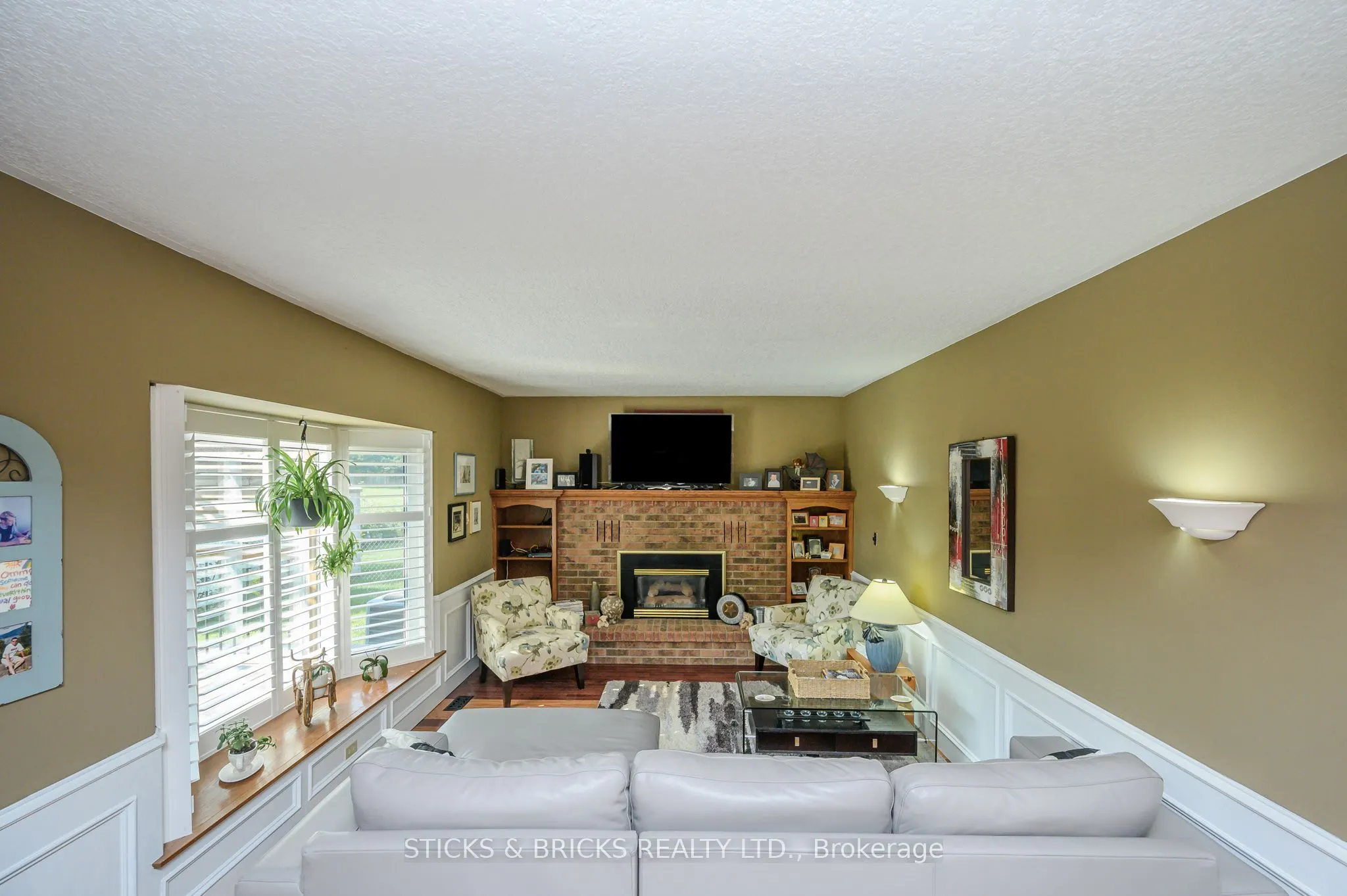 7102 Burbank Crescent