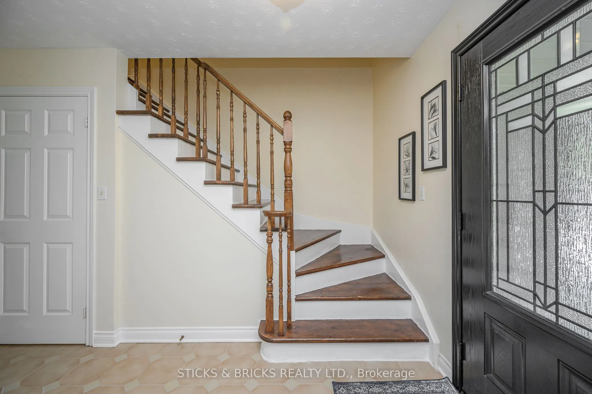 7102 Burbank Crescent
