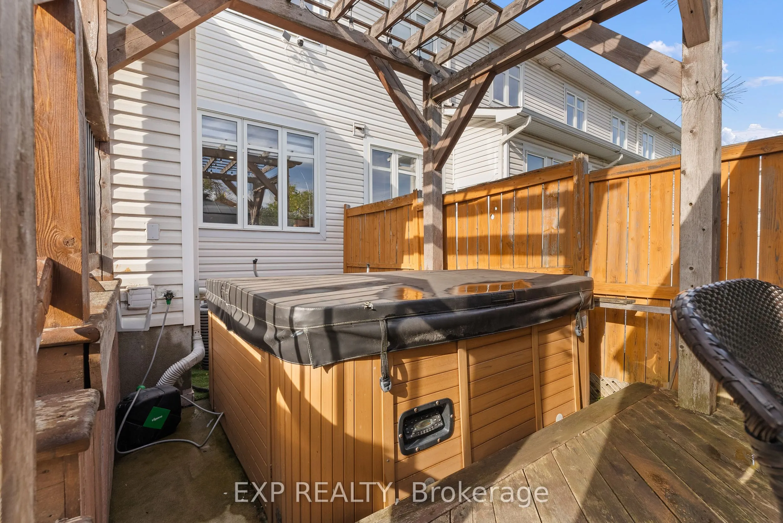 229 Duntroon Circle