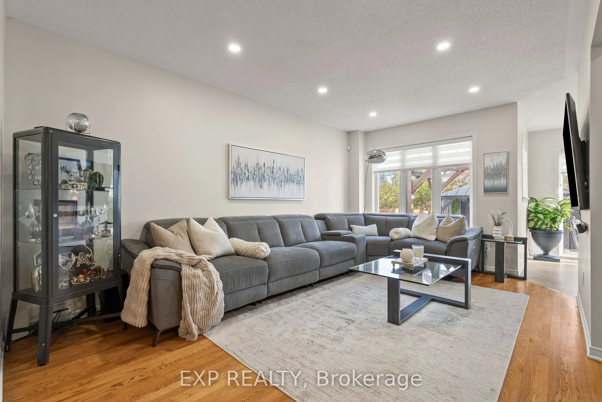 229 Duntroon Circle