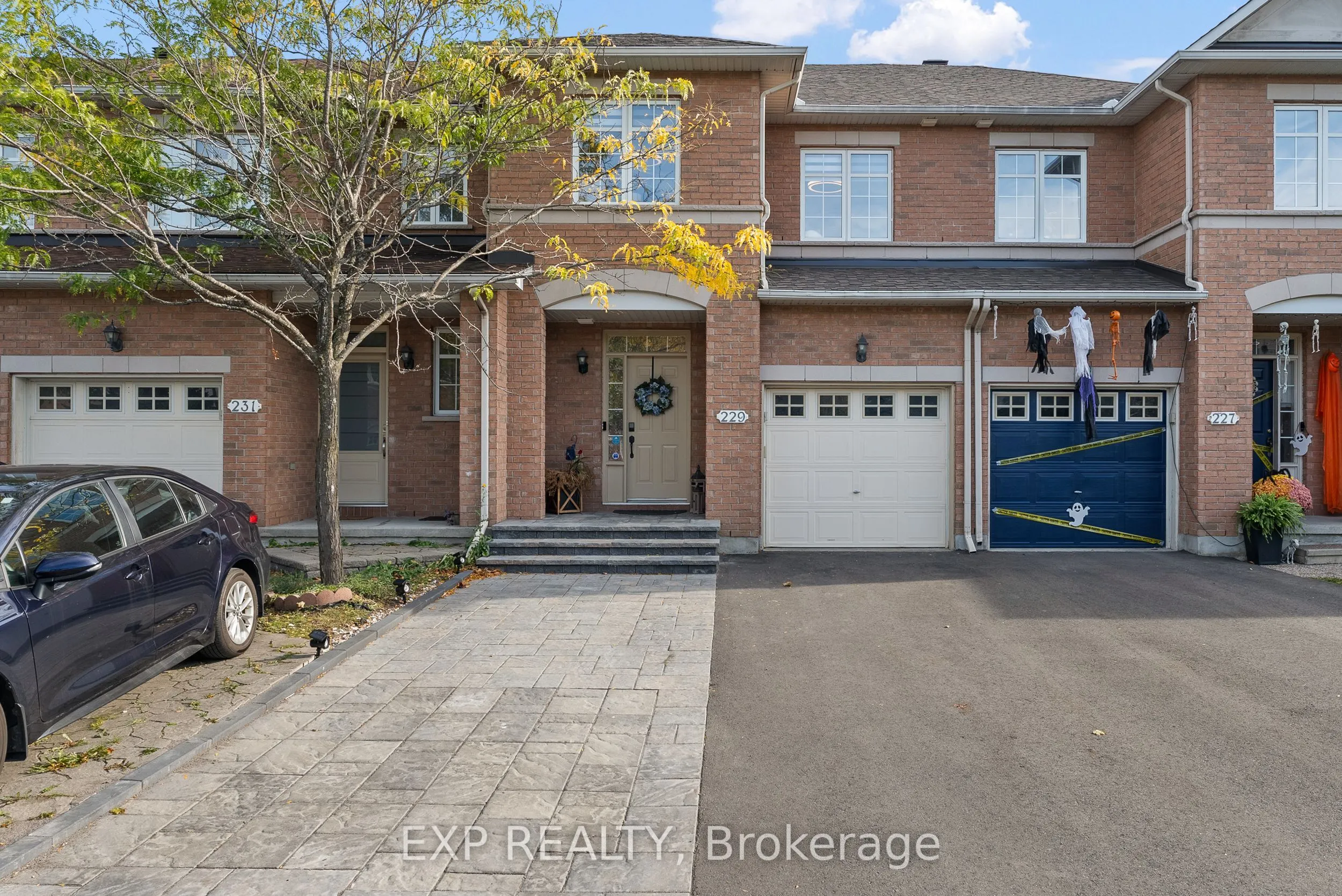 229 Duntroon Circle