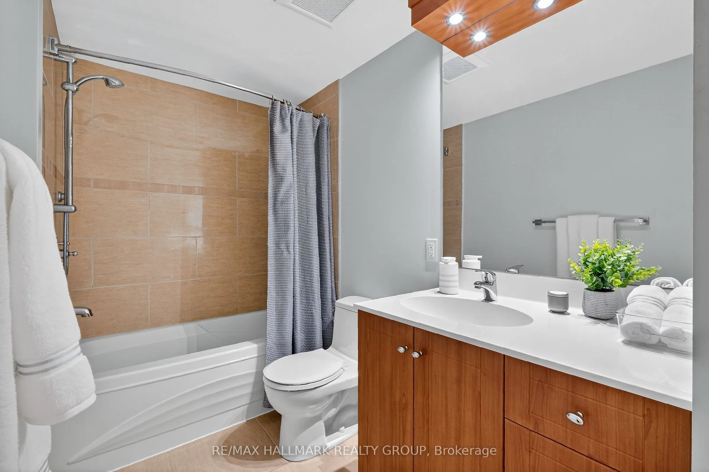 317 METCALFE Street, #202