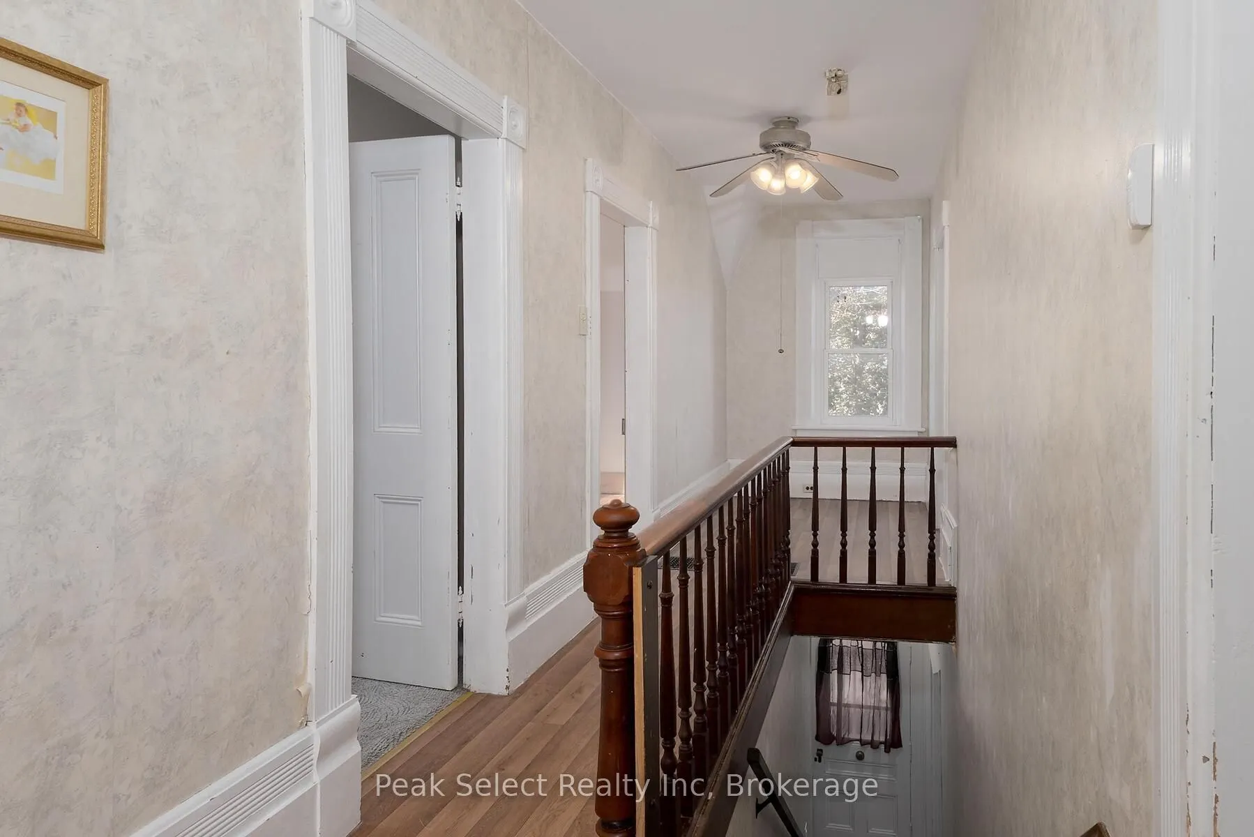 71 Wellington Street S