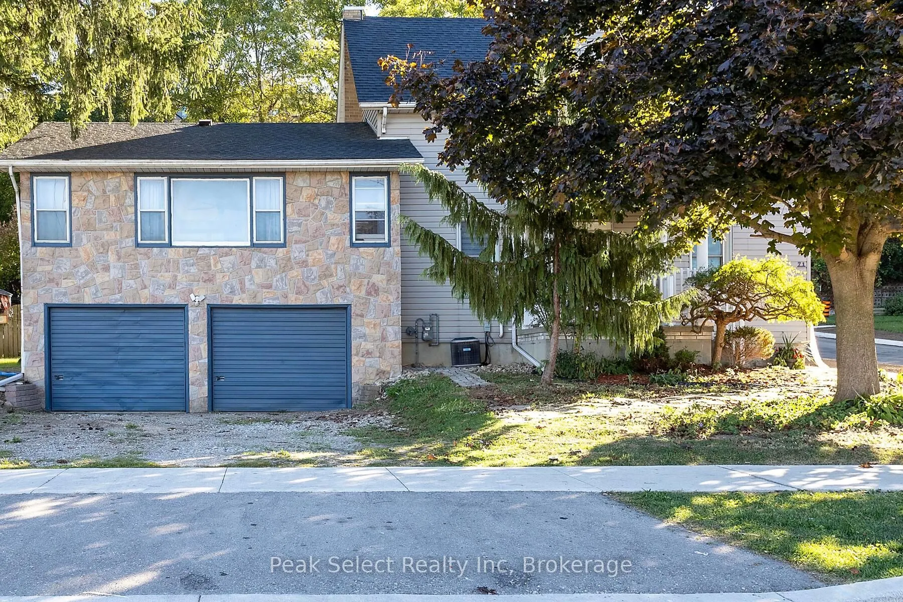 71 Wellington Street S