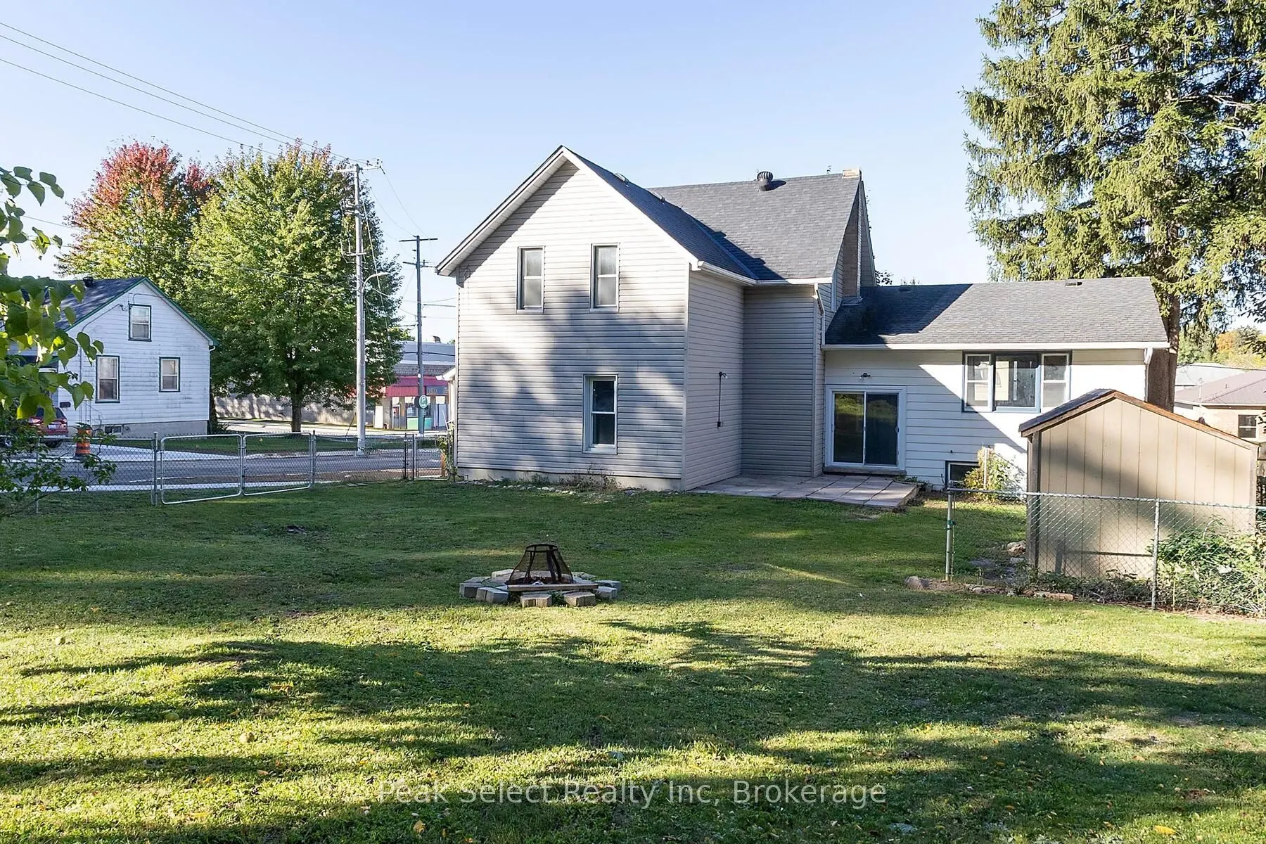 71 Wellington Street S