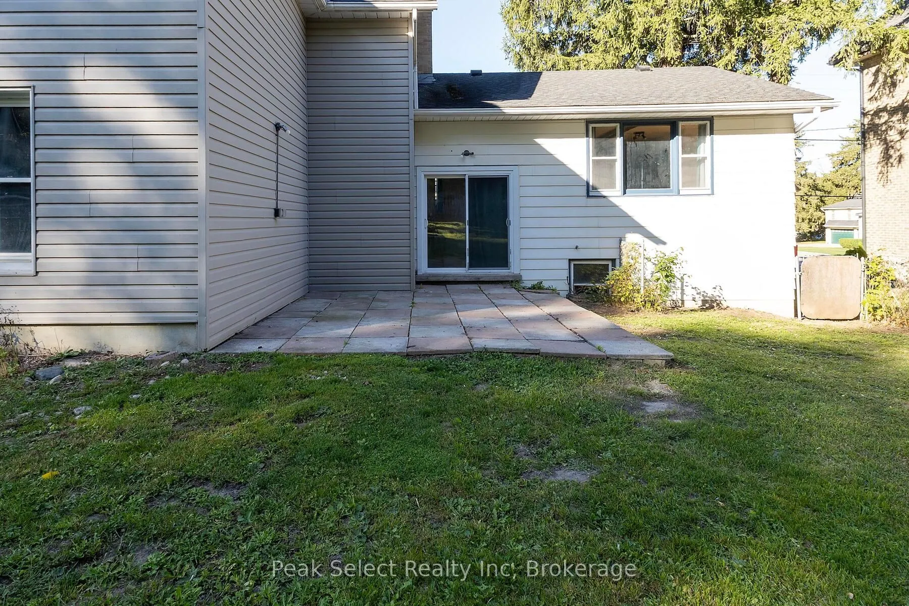 71 Wellington Street S