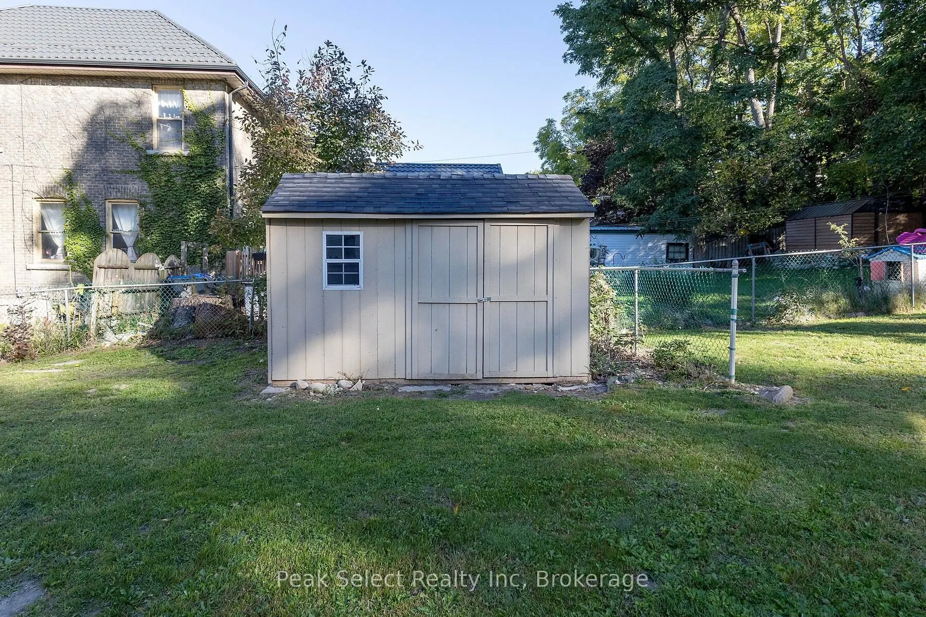 71 Wellington Street S