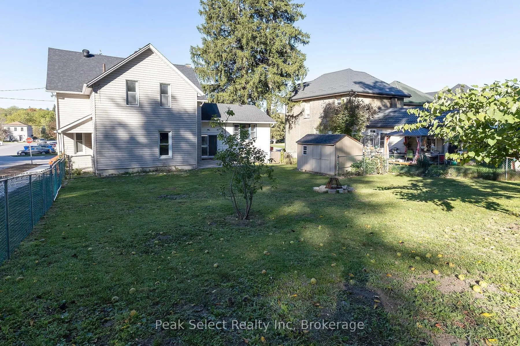 71 Wellington Street S